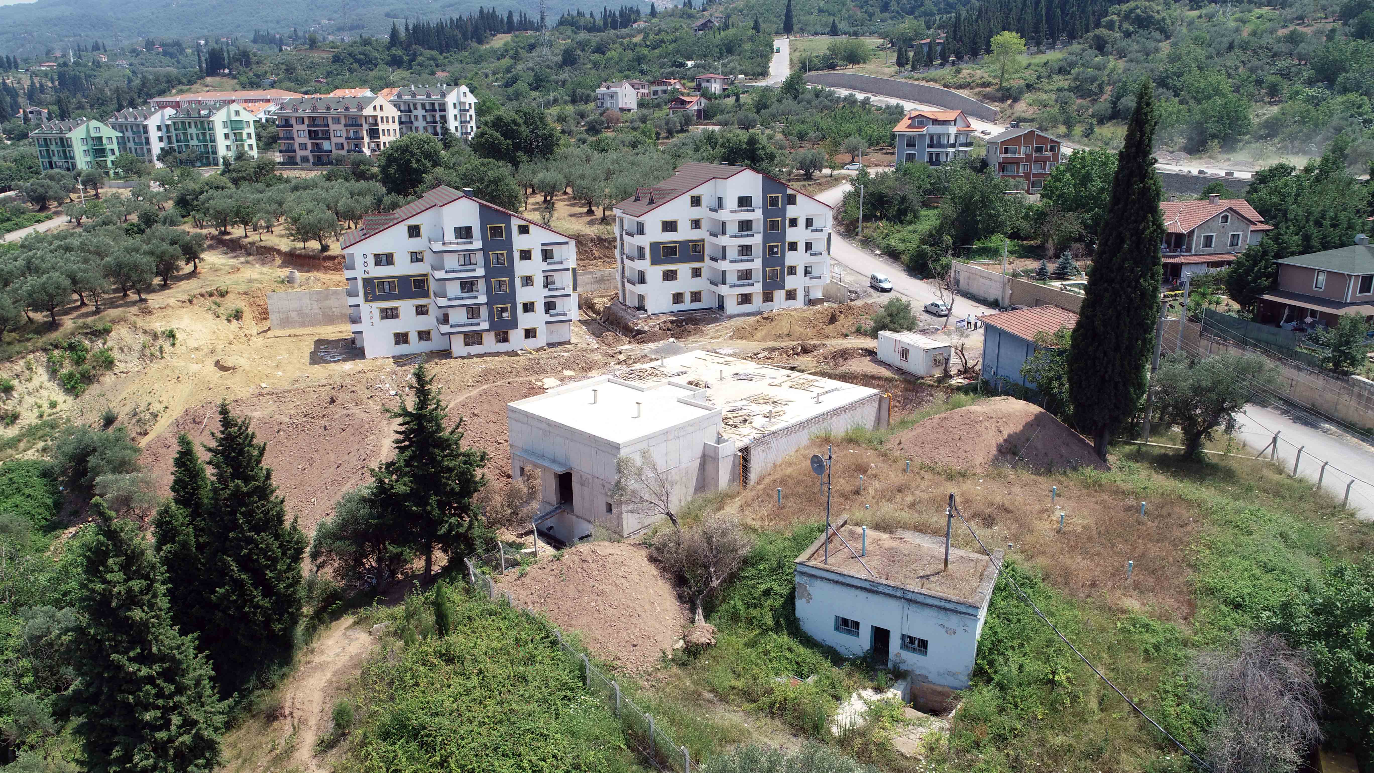 KARAMÜRSEL’DE KESİNTİSİZ SU İÇİN  DEPOLAR İNŞA EDİLİYOR