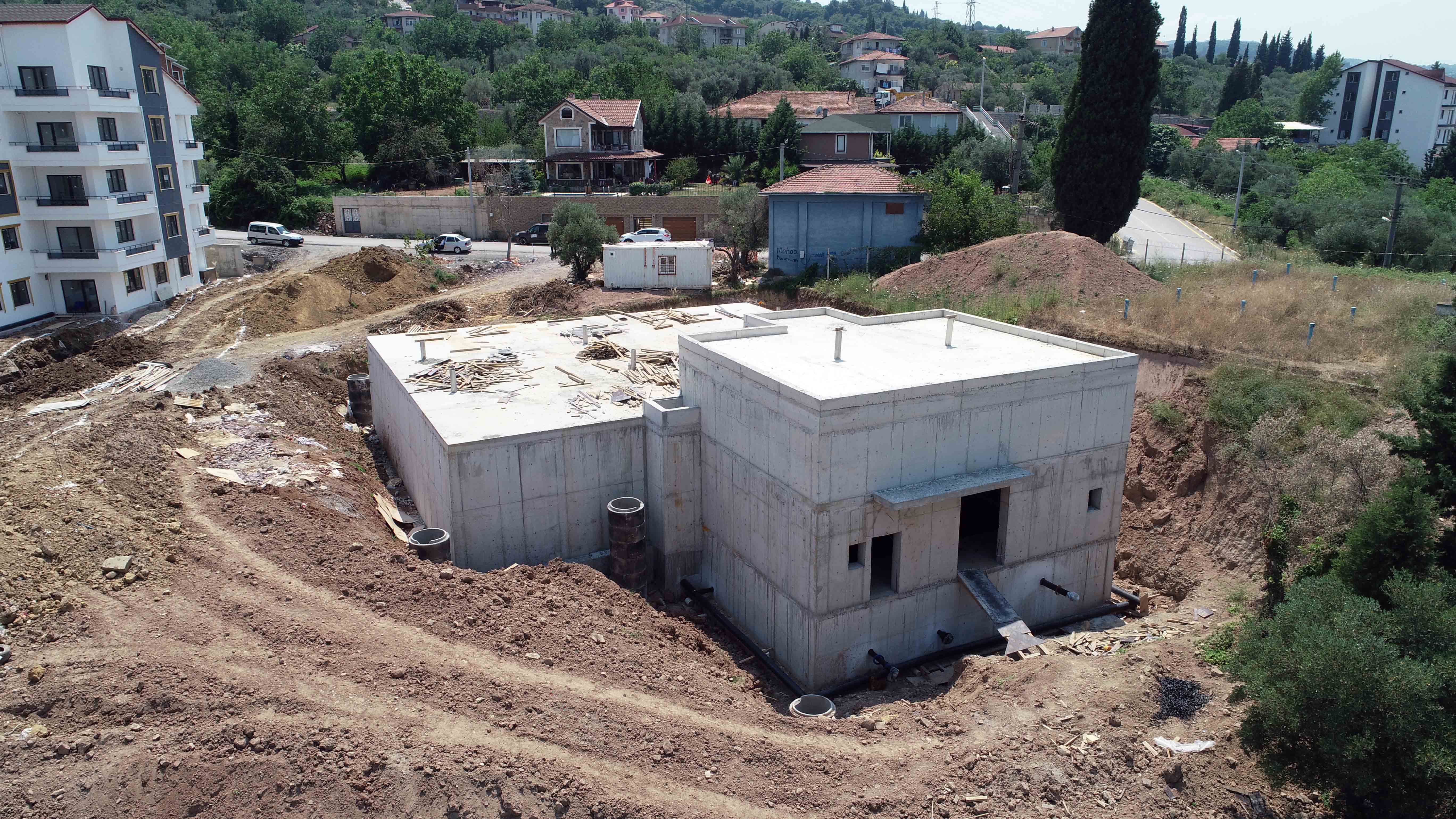 KARAMÜRSEL’DE KESİNTİSİZ SU İÇİN  DEPOLAR İNŞA EDİLİYOR