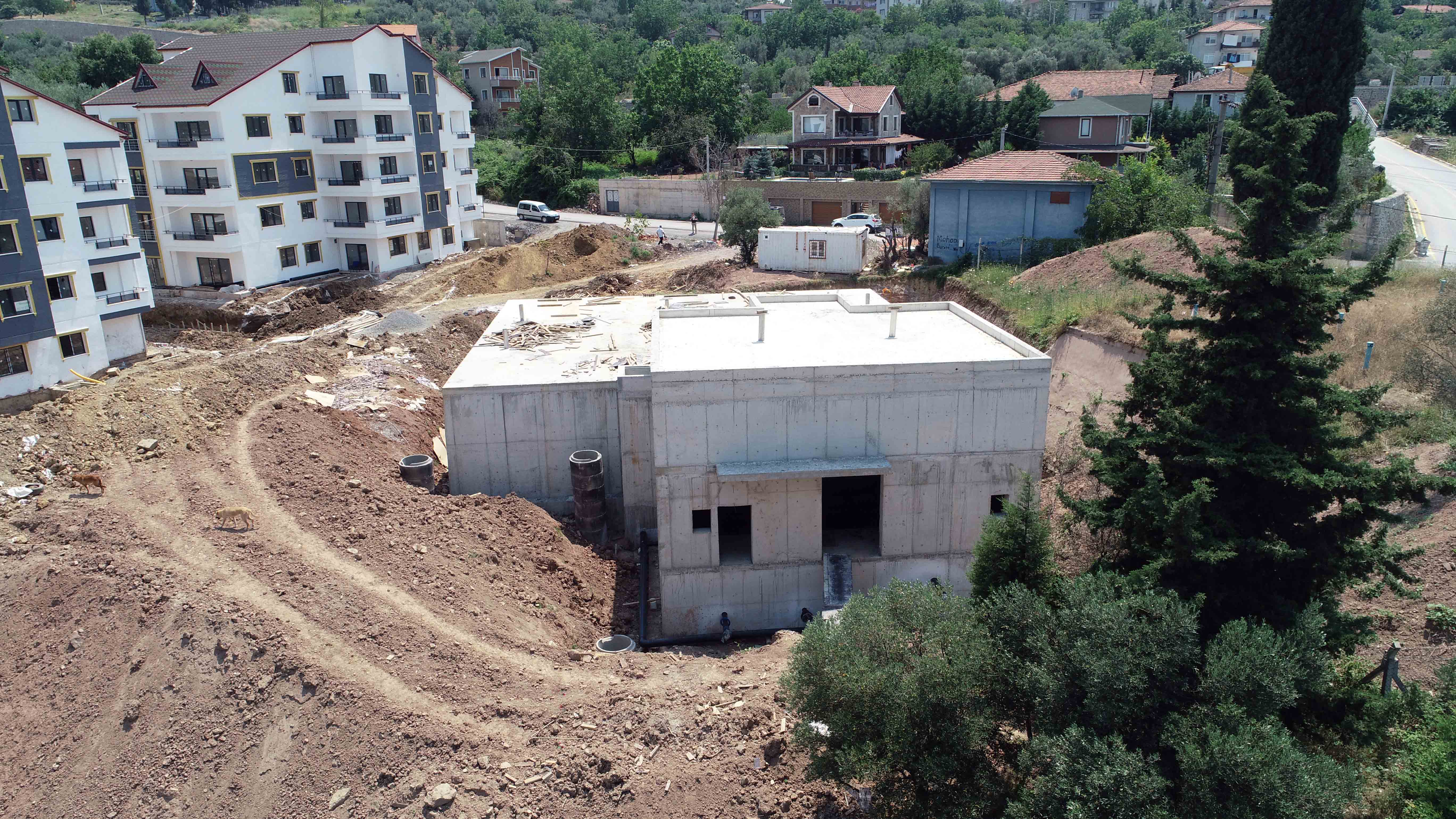 KARAMÜRSEL’DE KESİNTİSİZ SU İÇİN  DEPOLAR İNŞA EDİLİYOR