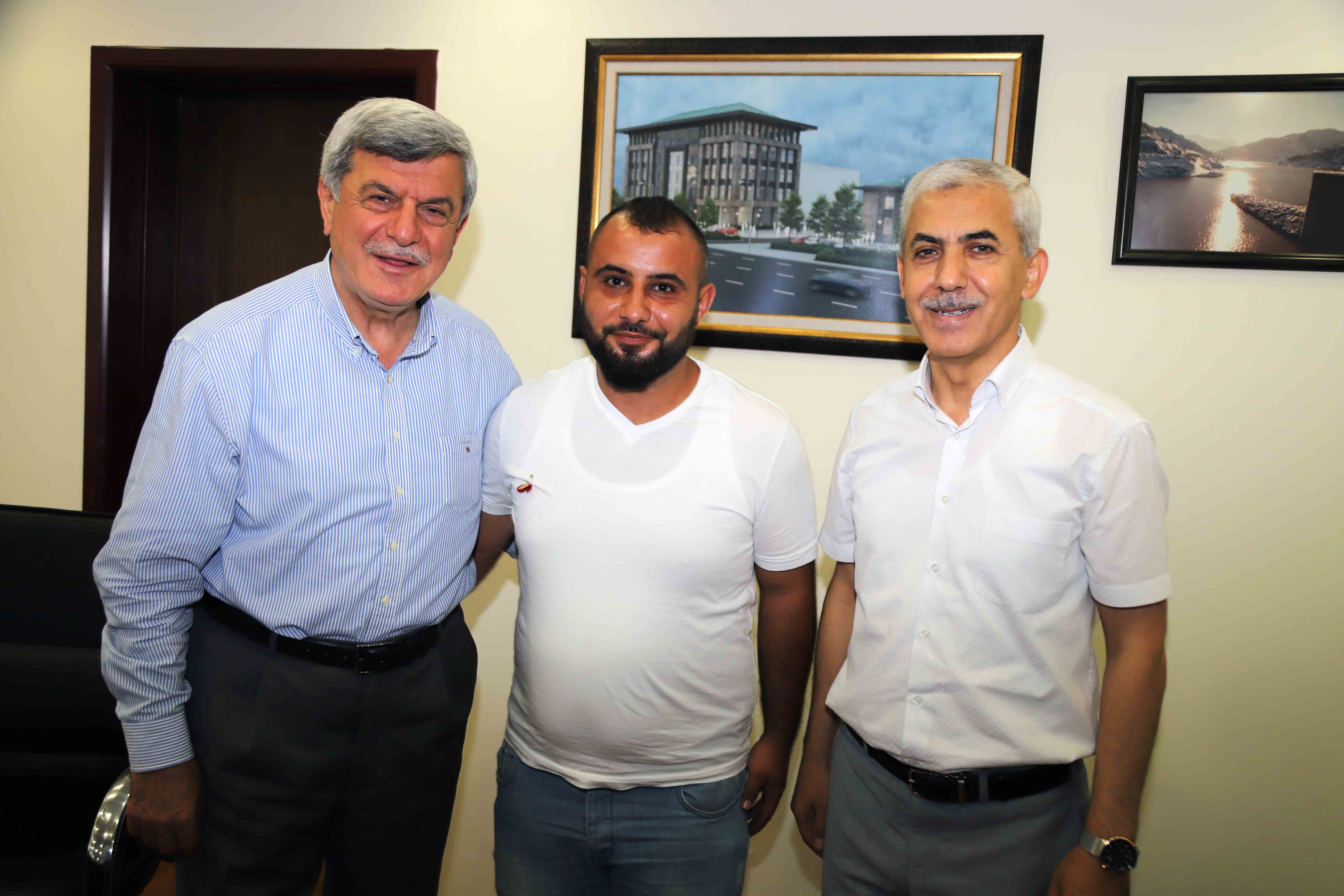 İSU PERSONELİNDEN ÖRNEK DAVRANIŞ:BULDUĞU ÇANTAYI İÇİNE BAKMADAN SAHİBİNE ULAŞTIRDI