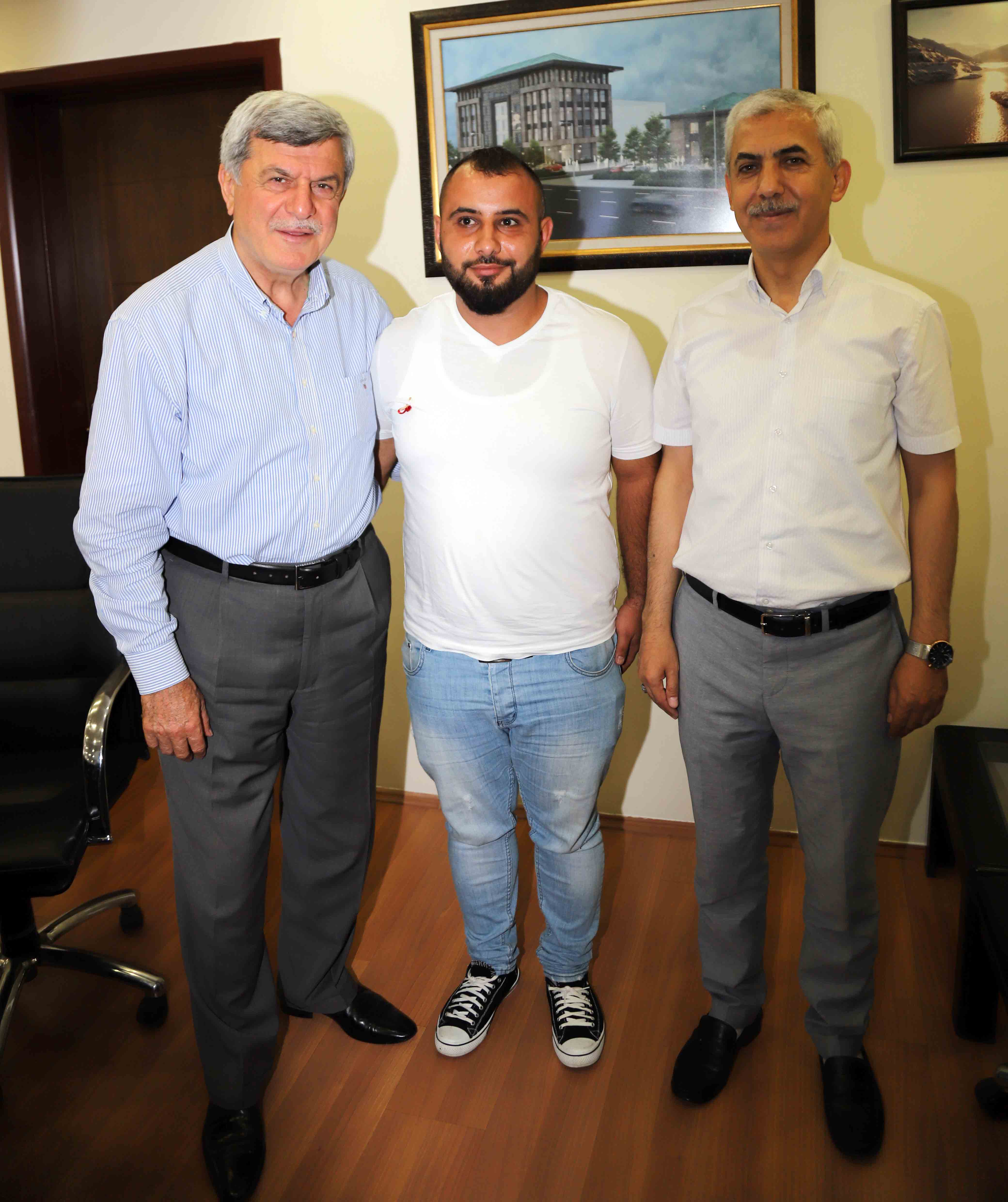 İSU PERSONELİNDEN ÖRNEK DAVRANIŞ:BULDUĞU ÇANTAYI İÇİNE BAKMADAN SAHİBİNE ULAŞTIRDI