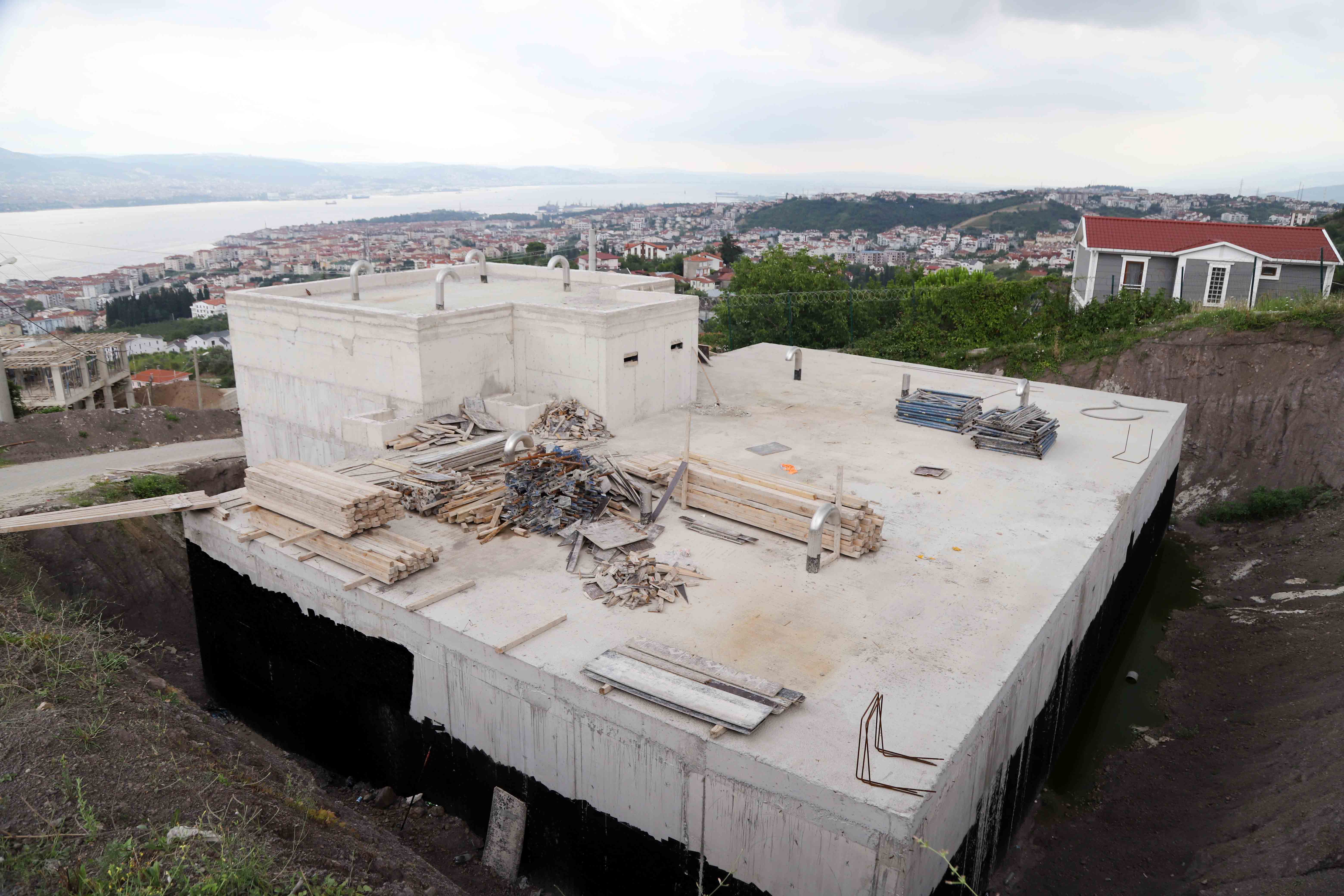 BAŞİSKELE VE GÖLCÜK İLÇELERİNDE KESİNTİSİZ SU YATIRIMLARI