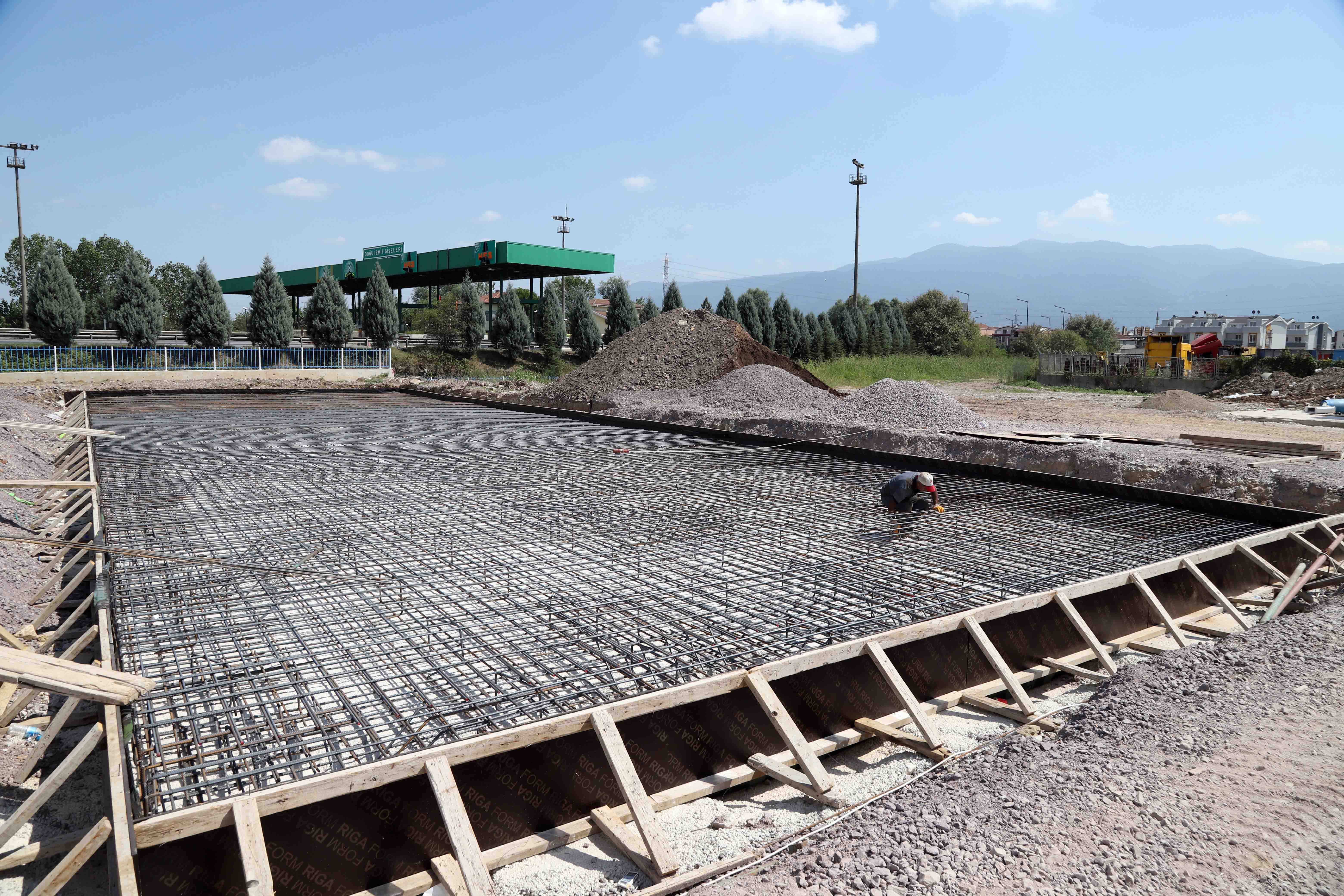 KARTEPE’DE ŞANTİYE  BİNALARI İNŞA EDİLİYOR