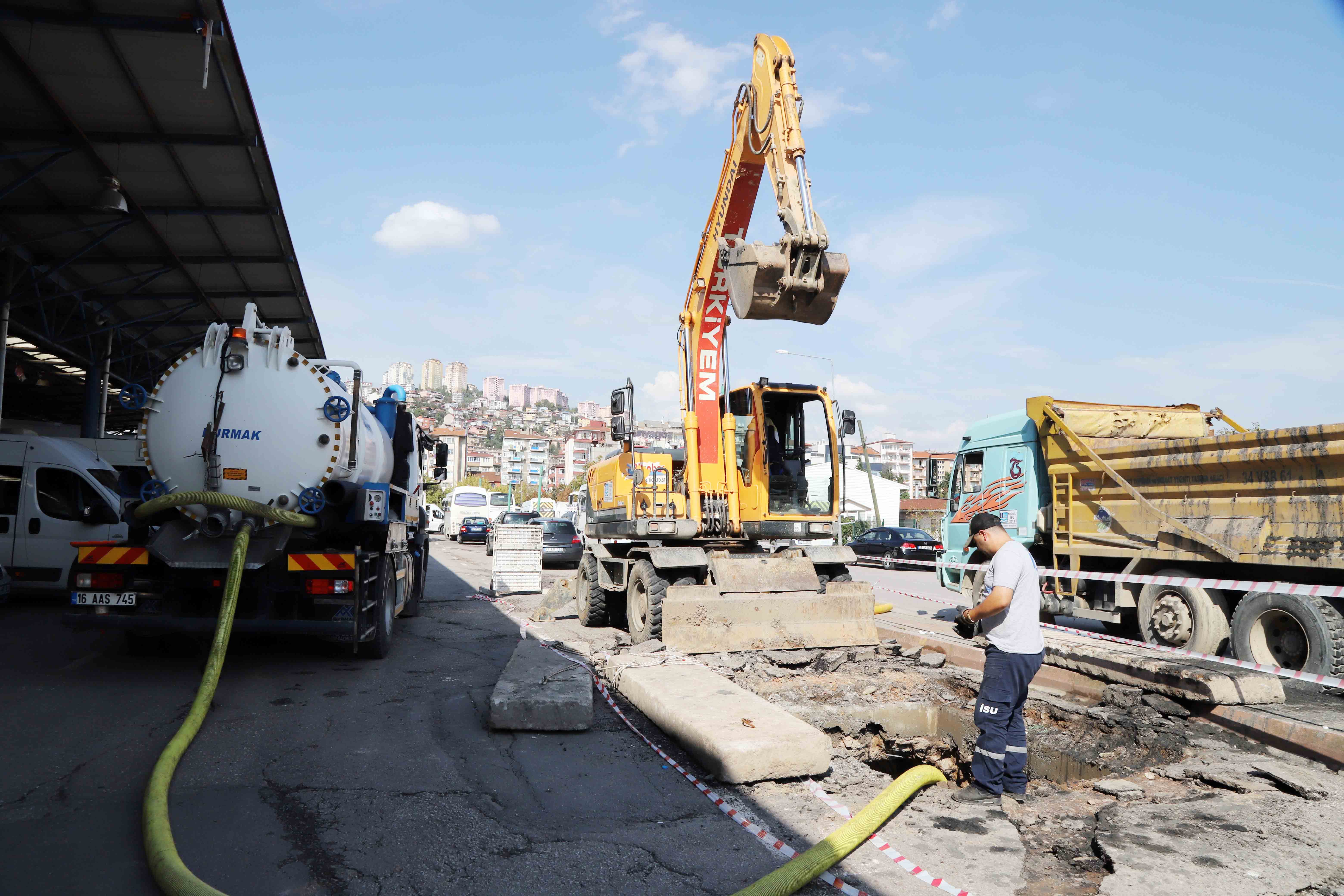  KANALİZASYON VE YAĞMURSUYU HATLARI TEMİZLENİYOR
