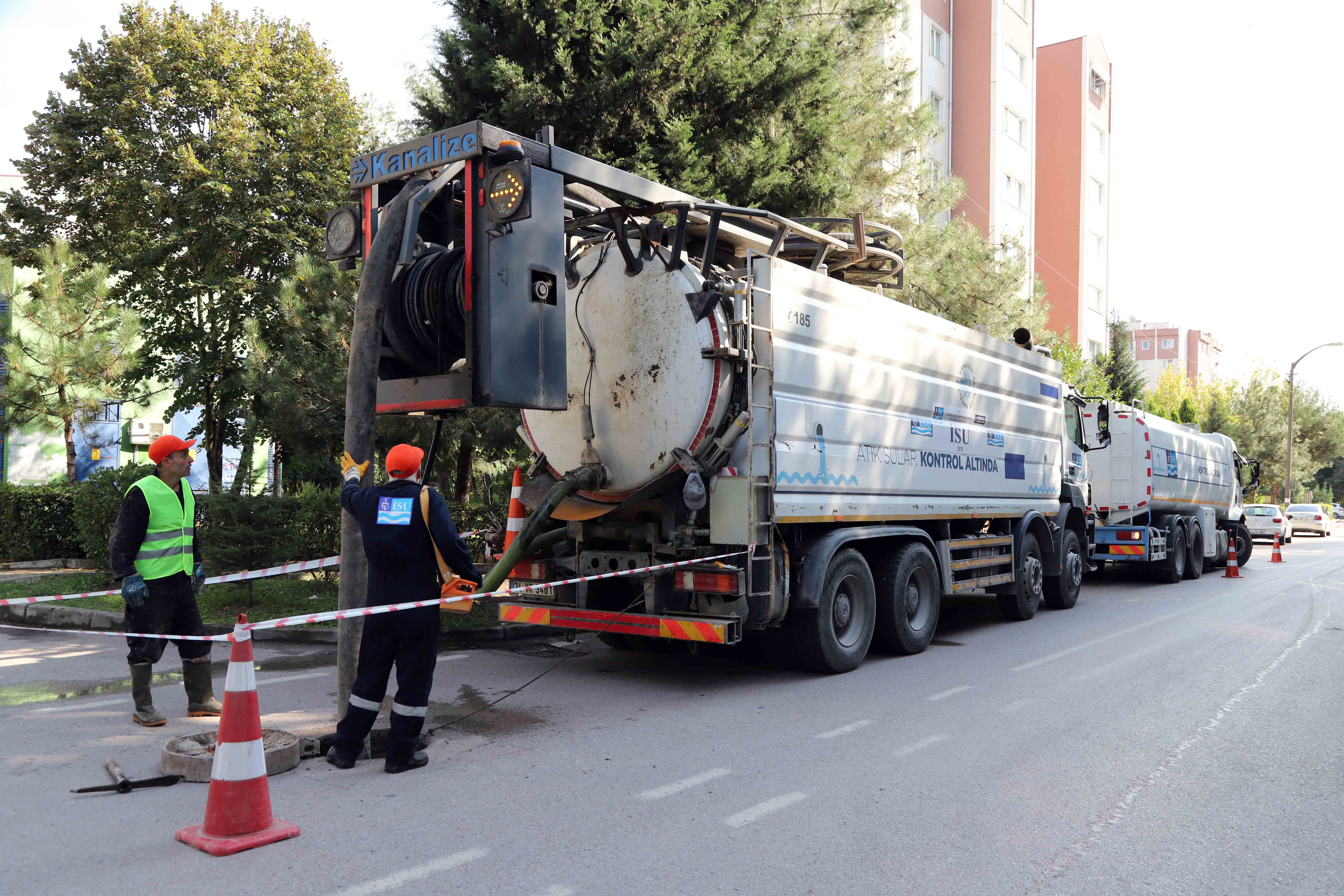  KANALİZASYON VE YAĞMURSUYU HATLARI TEMİZLENİYOR