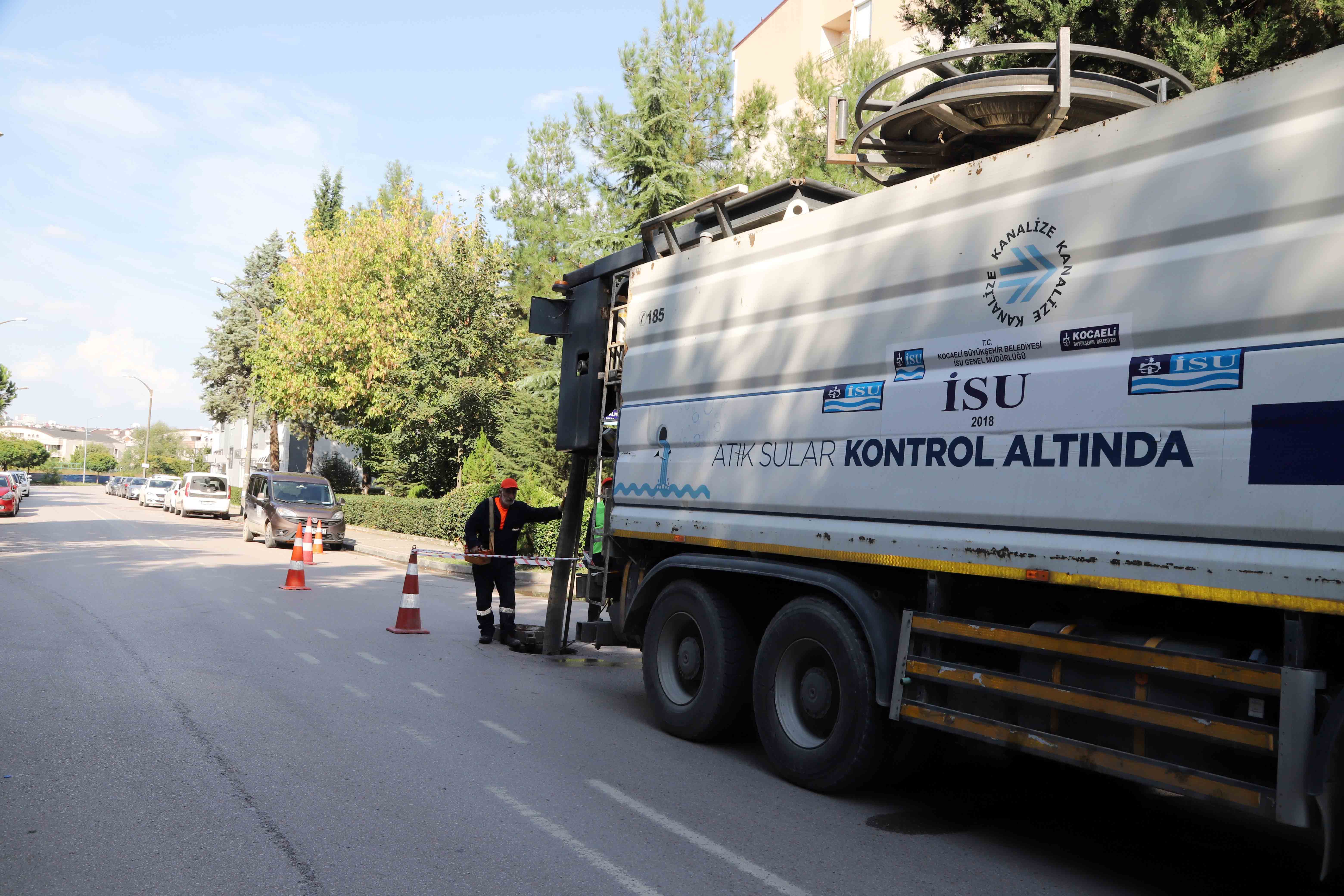  KANALİZASYON VE YAĞMURSUYU HATLARI TEMİZLENİYOR
