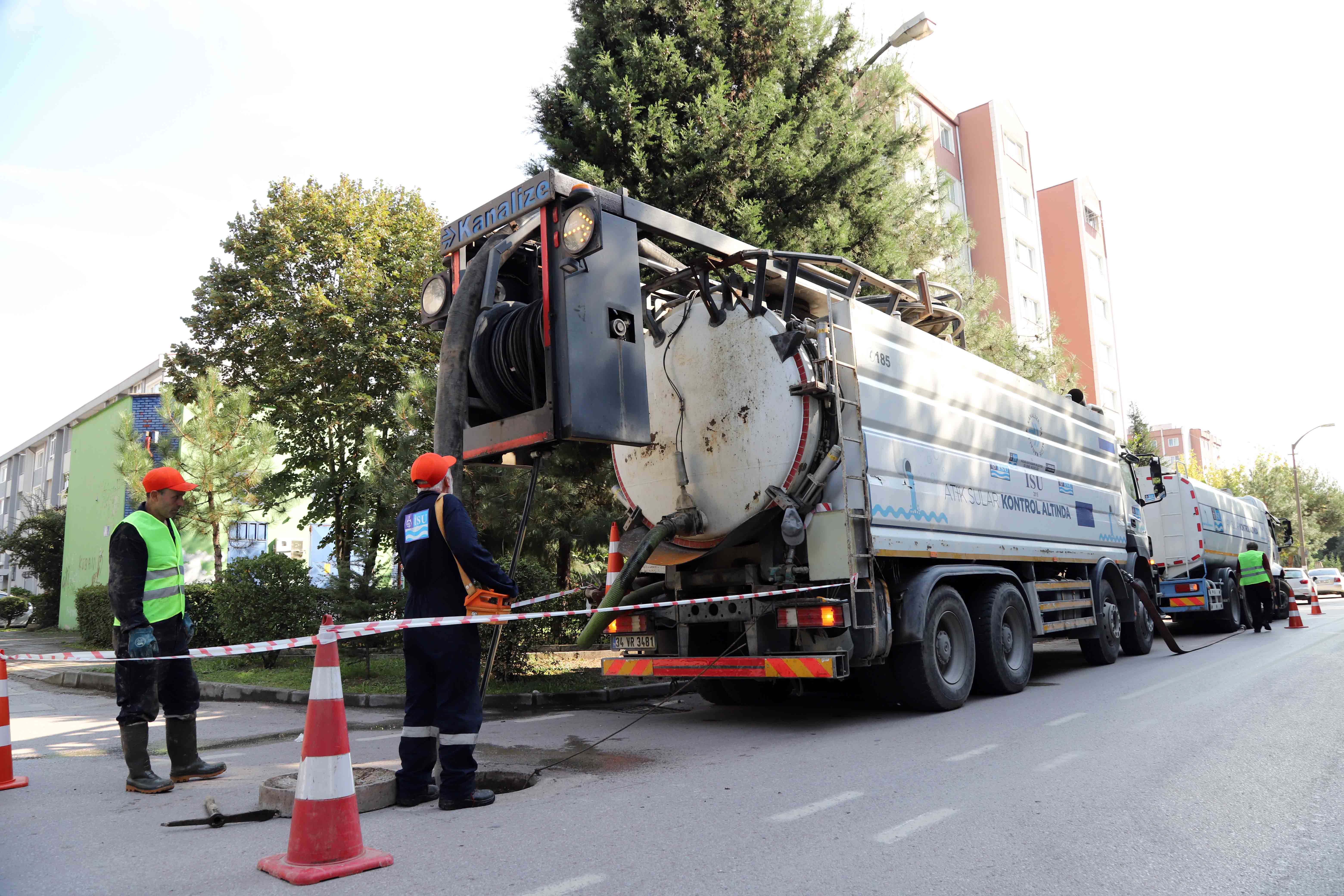  KANALİZASYON VE YAĞMURSUYU HATLARI TEMİZLENİYOR