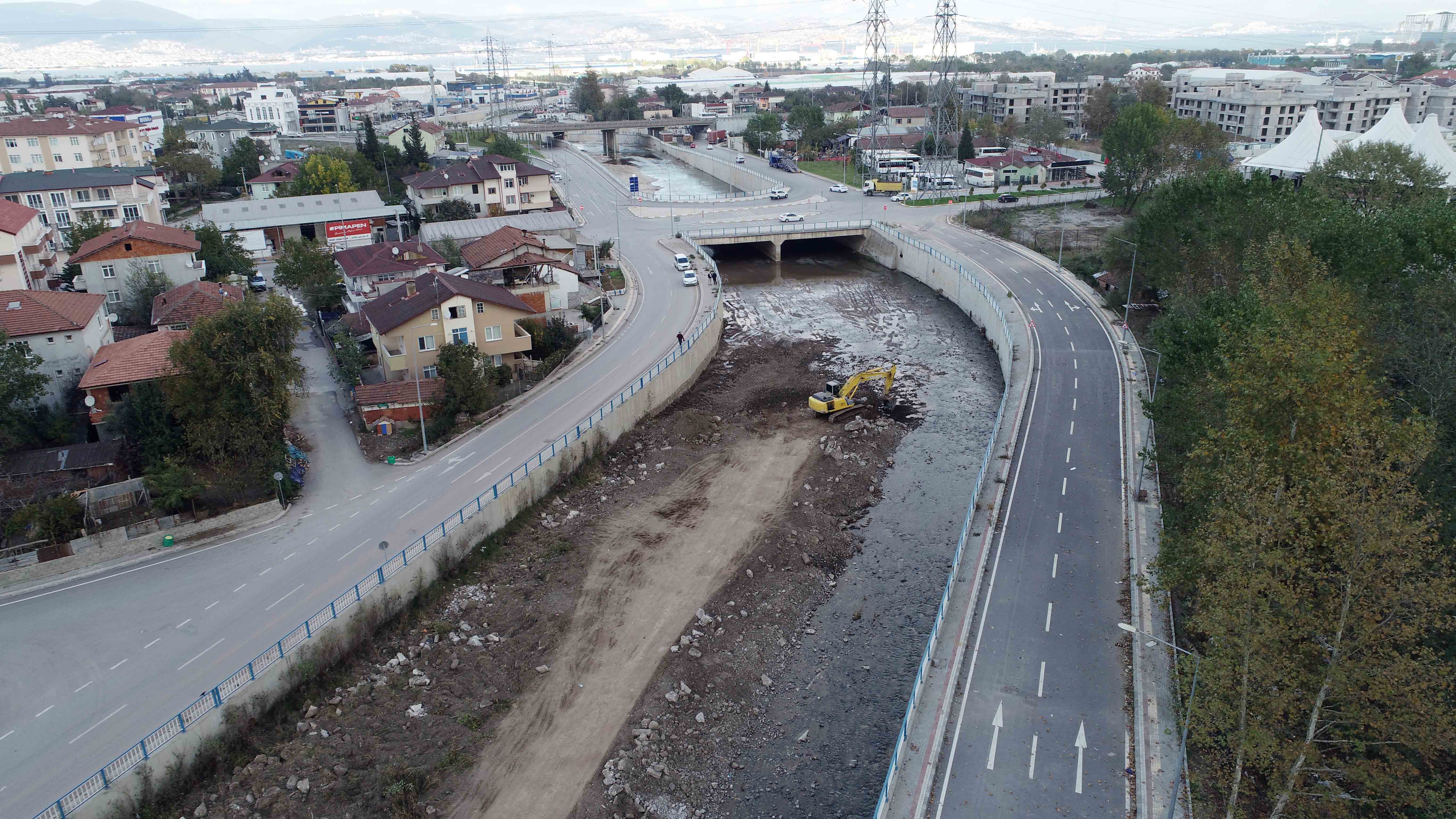 GÖLCÜK HİSAR DERESİNDE TEMİZLİK ÇALIŞMALARI YAPILIYOR