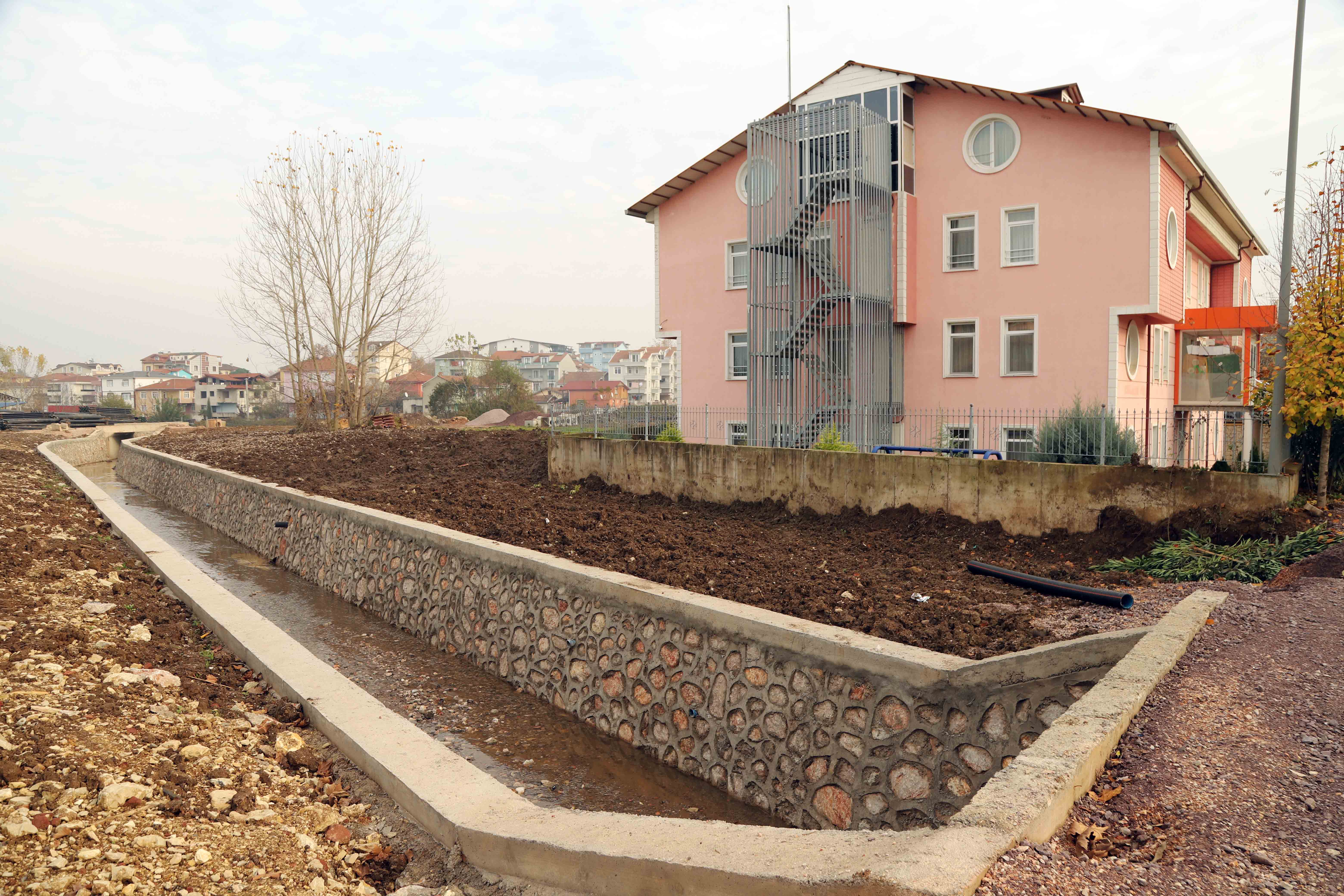 BAŞİSKELE İLÇESİNDE ALTYAPI ÇALIŞMALARI SÜRÜYOR