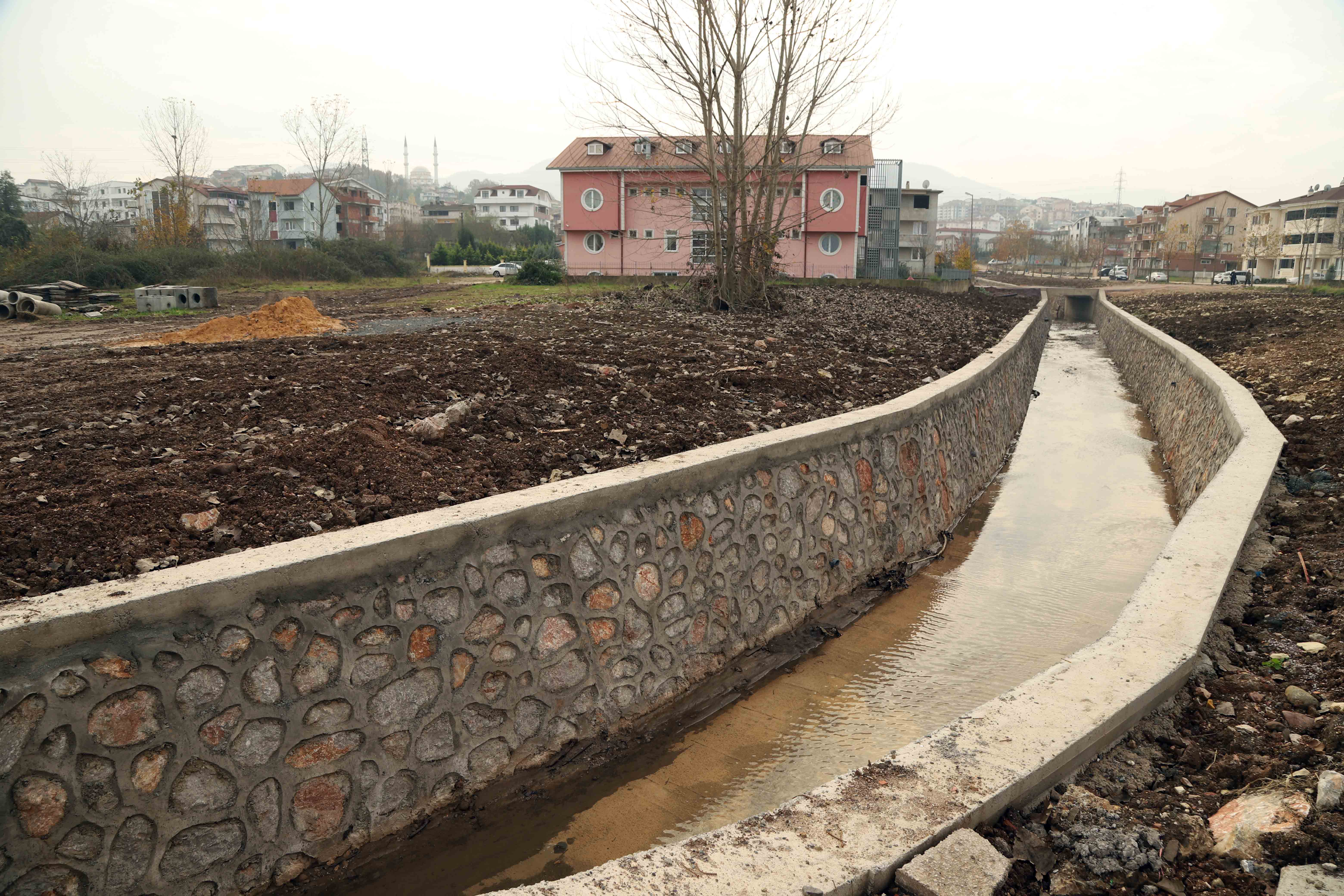 BAŞİSKELE İLÇESİNDE ALTYAPI ÇALIŞMALARI SÜRÜYOR