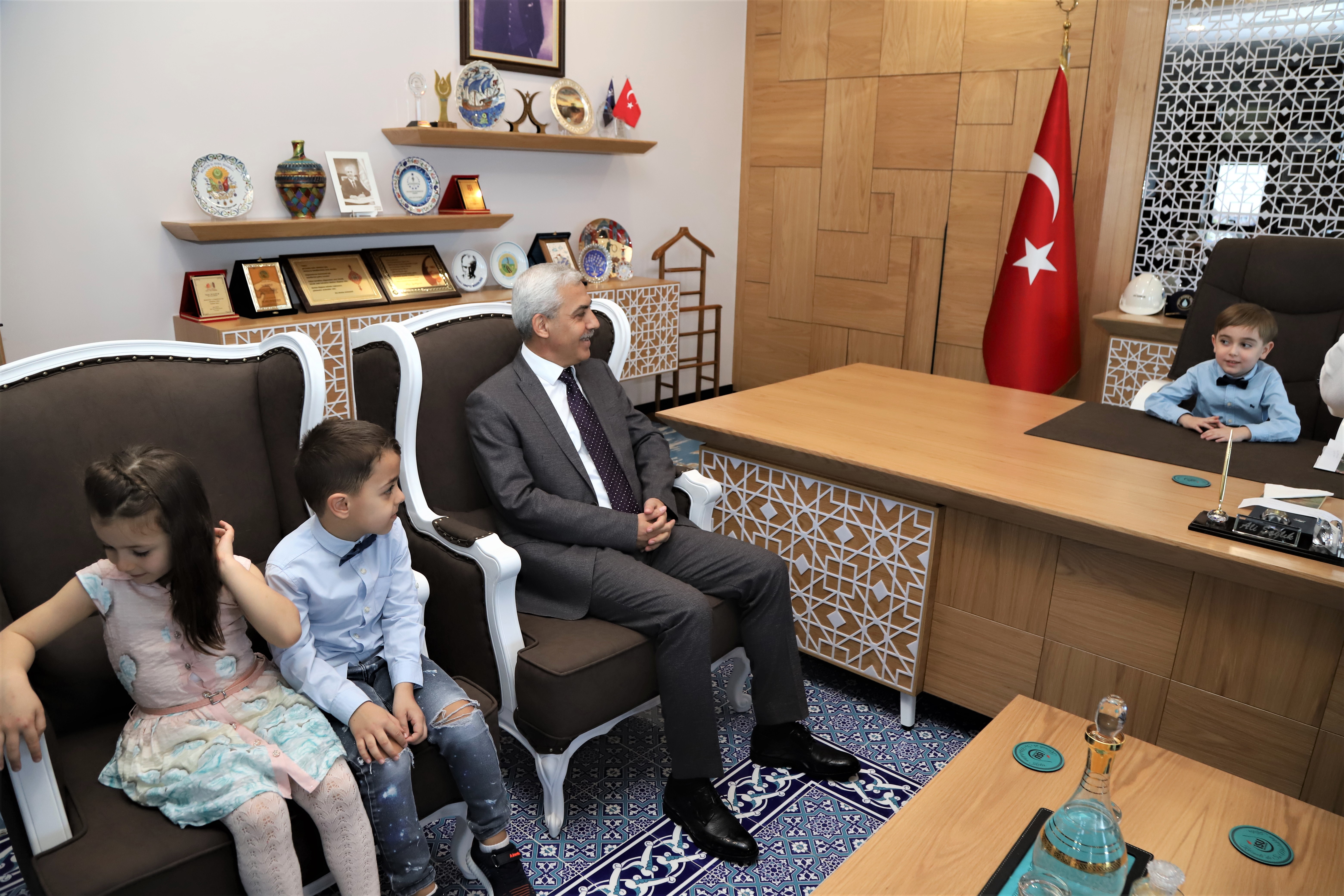 İSU’DA 23 NİSAN ETKİNLİKLERİ:GENEL MÜDÜR ALİ SAĞLIK, ANAOKULU ÖĞRENCİLERİNİN BAYRAMINI KUTLADI.   