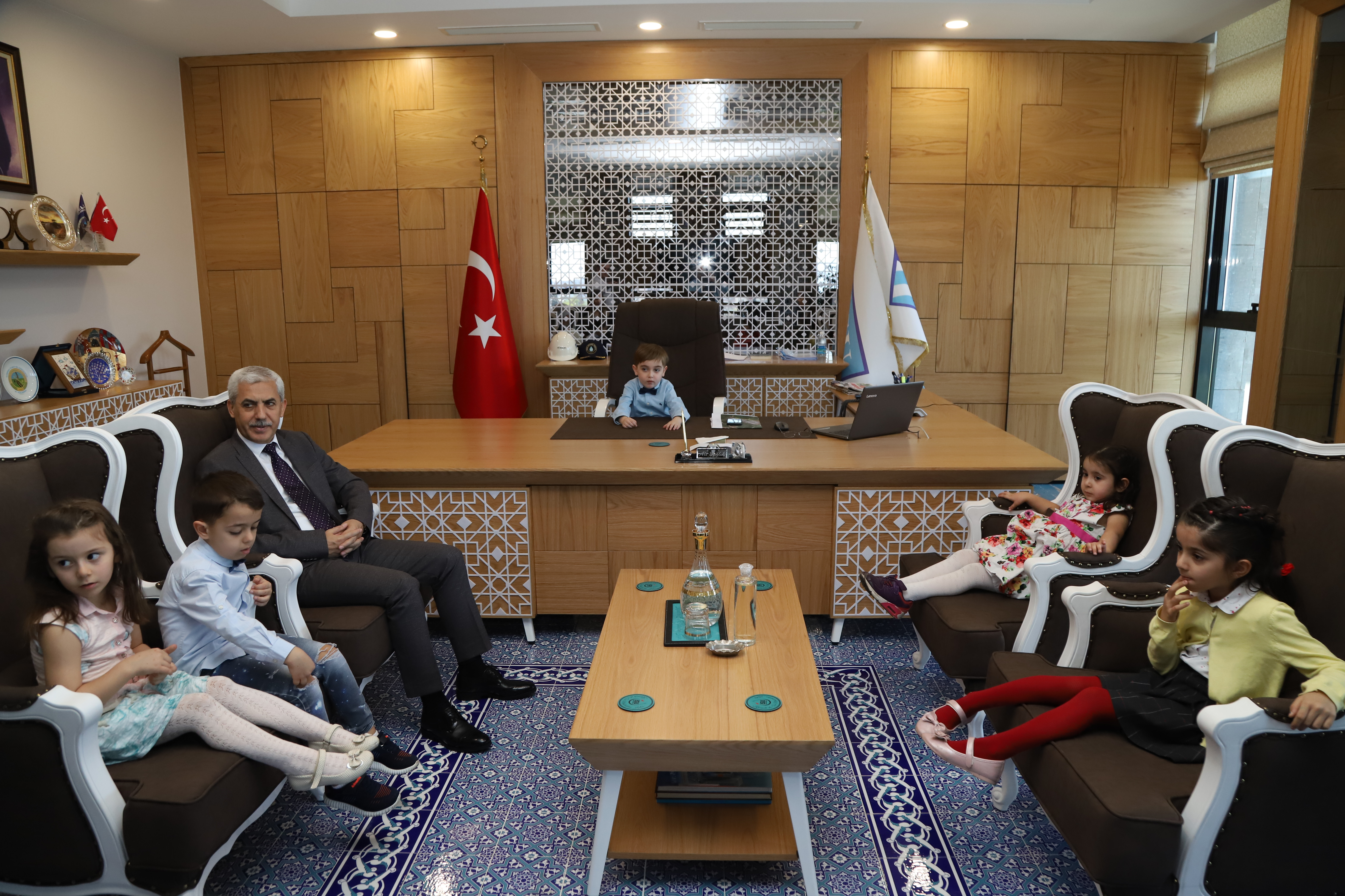 İSU’DA 23 NİSAN ETKİNLİKLERİ:GENEL MÜDÜR ALİ SAĞLIK, ANAOKULU ÖĞRENCİLERİNİN BAYRAMINI KUTLADI.   