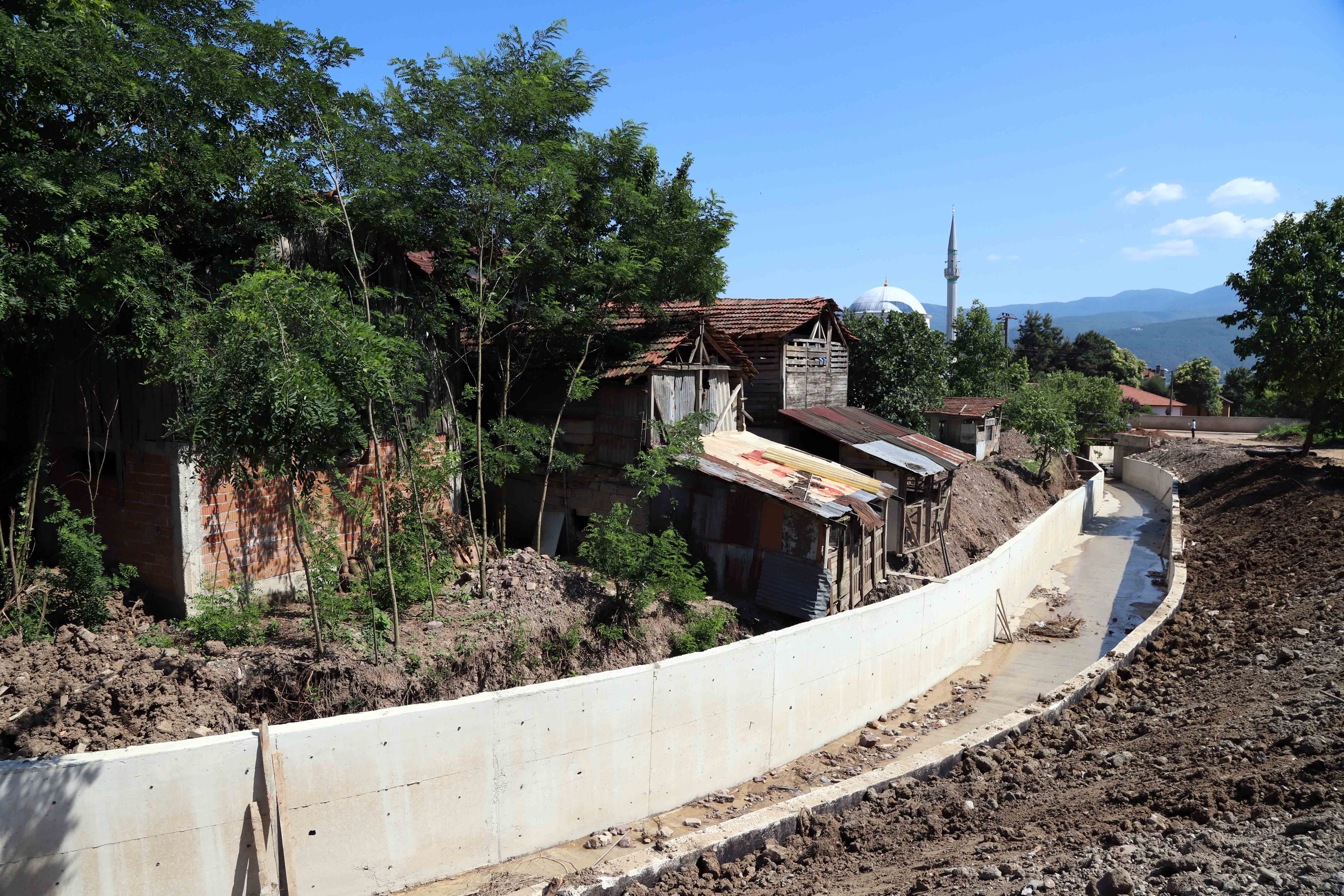 ISLAH EDİLEN DERELER DÜZENLİ AKIYOR, TEHDİT OLUŞTURMUYOR