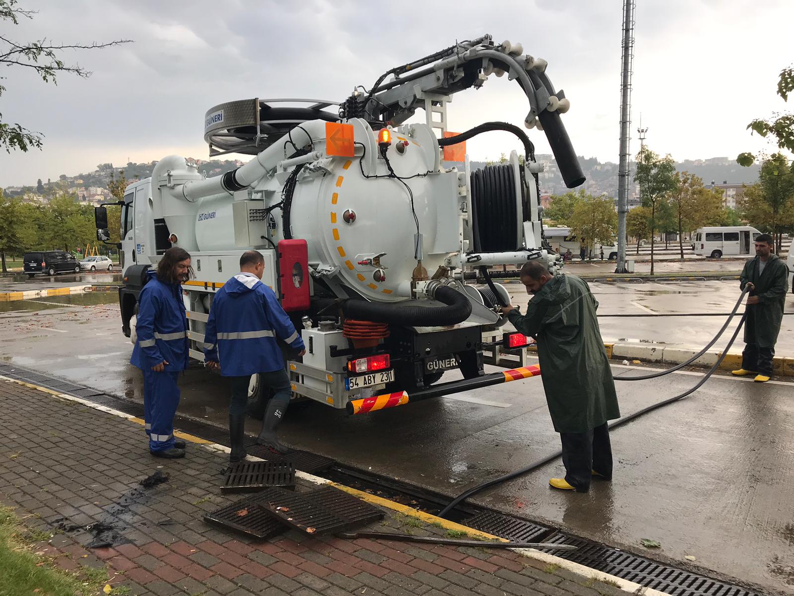 ŞİDDETLİ YAĞIŞTA BÜYÜKŞEHİR TEYAKKUZDA