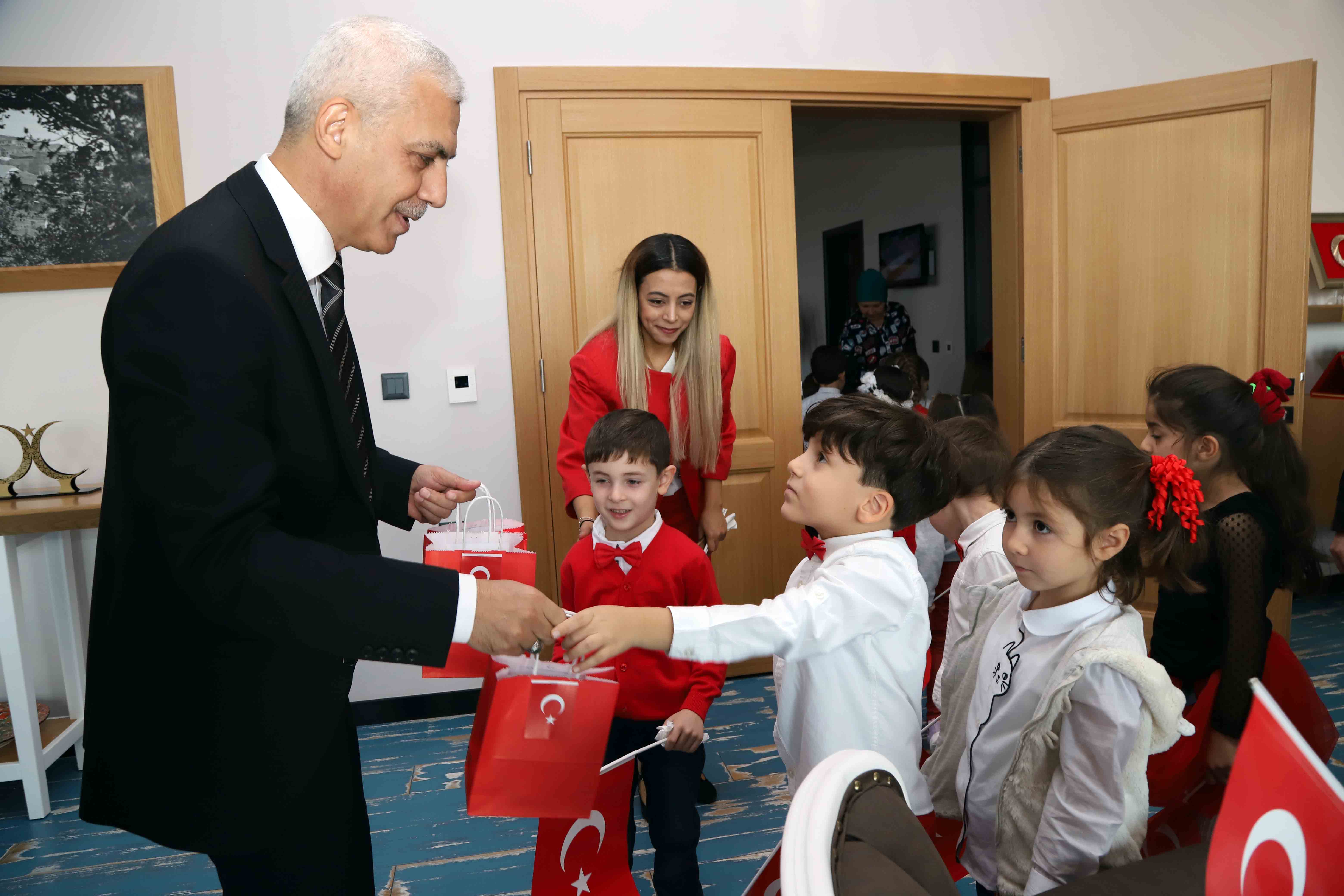 GENEL MÜDÜR ALİ SAĞLIK,  İSU ANAOKULU ÖĞRENCİLERİ İLE 29 EKİM’İ KUTLADI