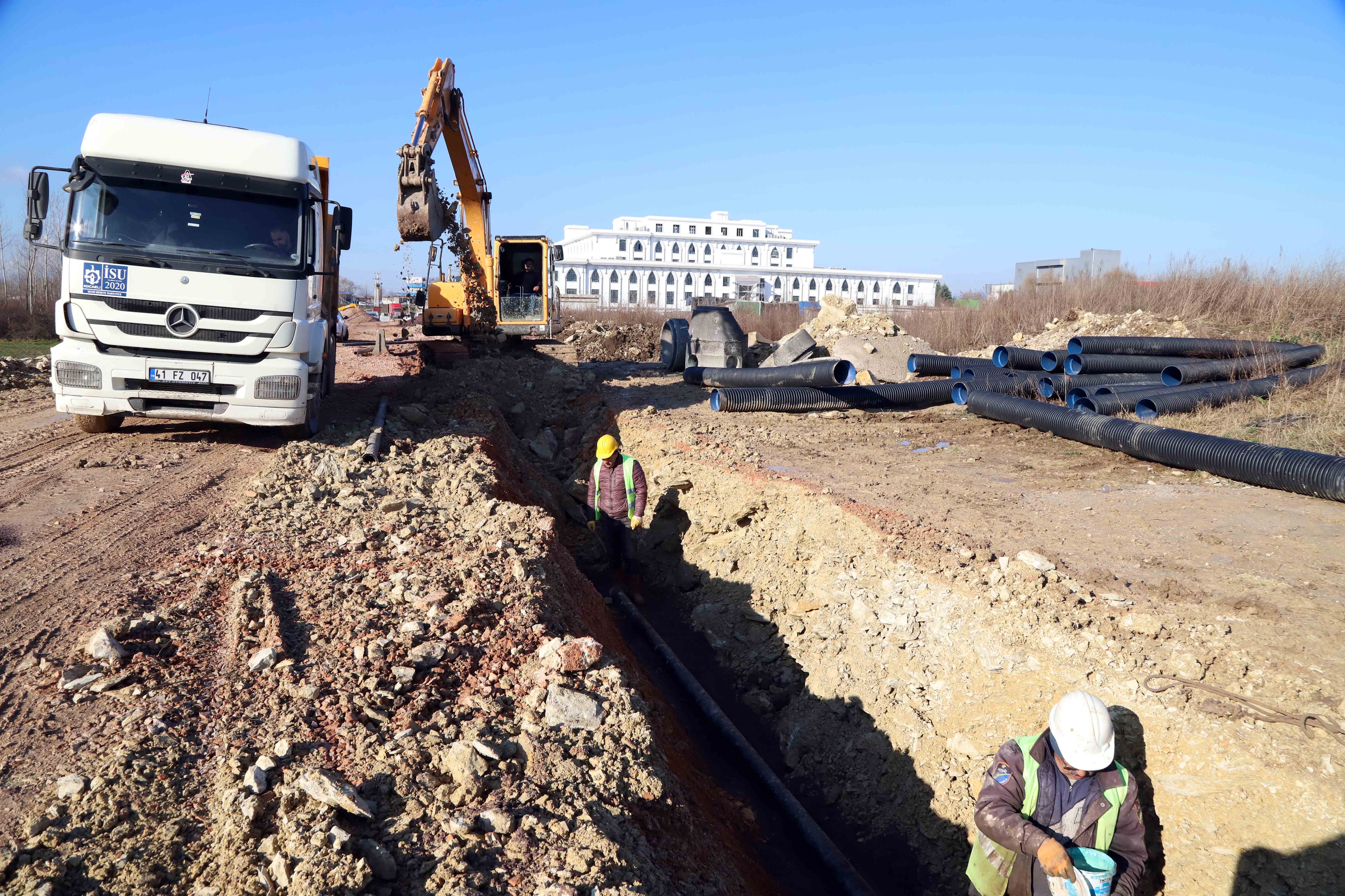 BAŞİSKELE VE KARTEPE’DE ALTYAPI PROJESİNE BAŞLANDI