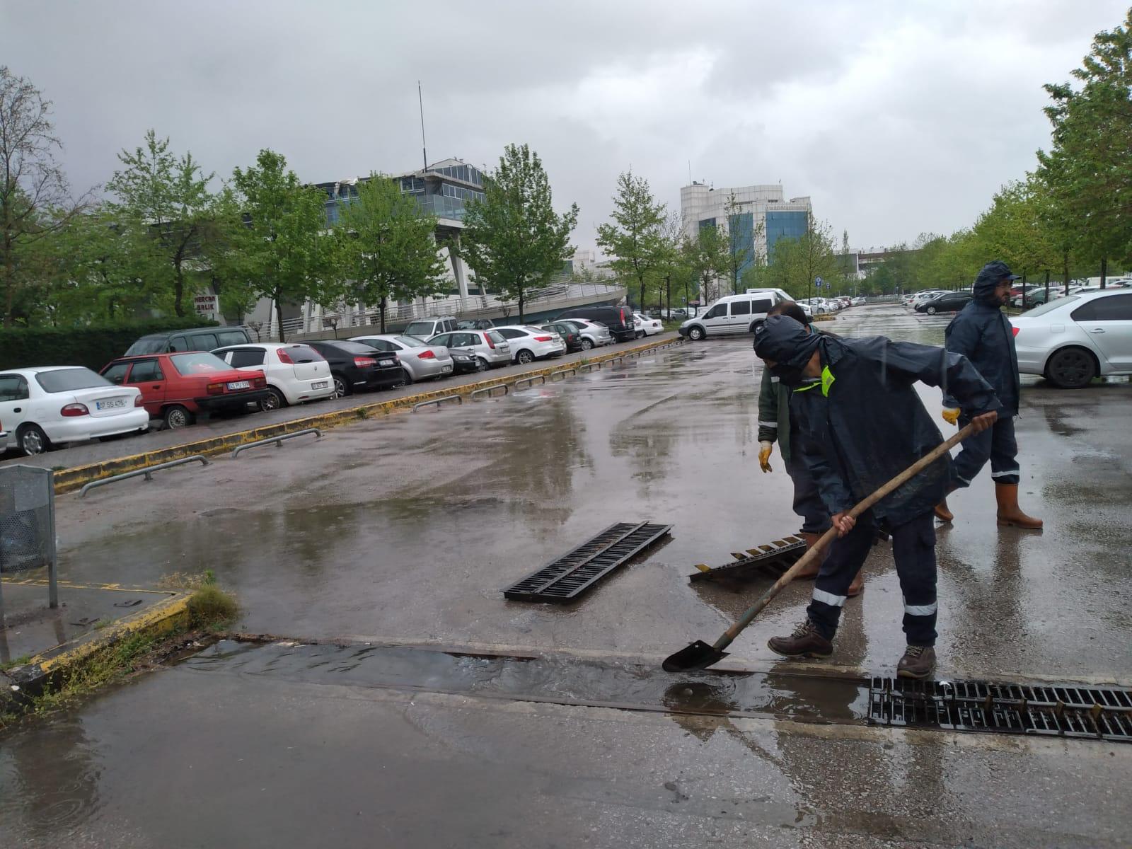 Kocaeli’de mazgallar temizleniyor