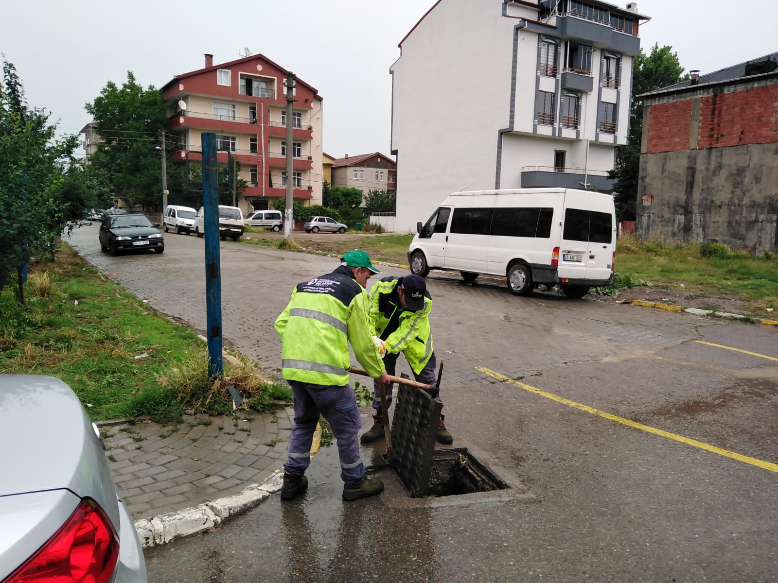 BÜYÜKŞEHİR EKİPLERİ 460 KİŞİYLE SAHADA