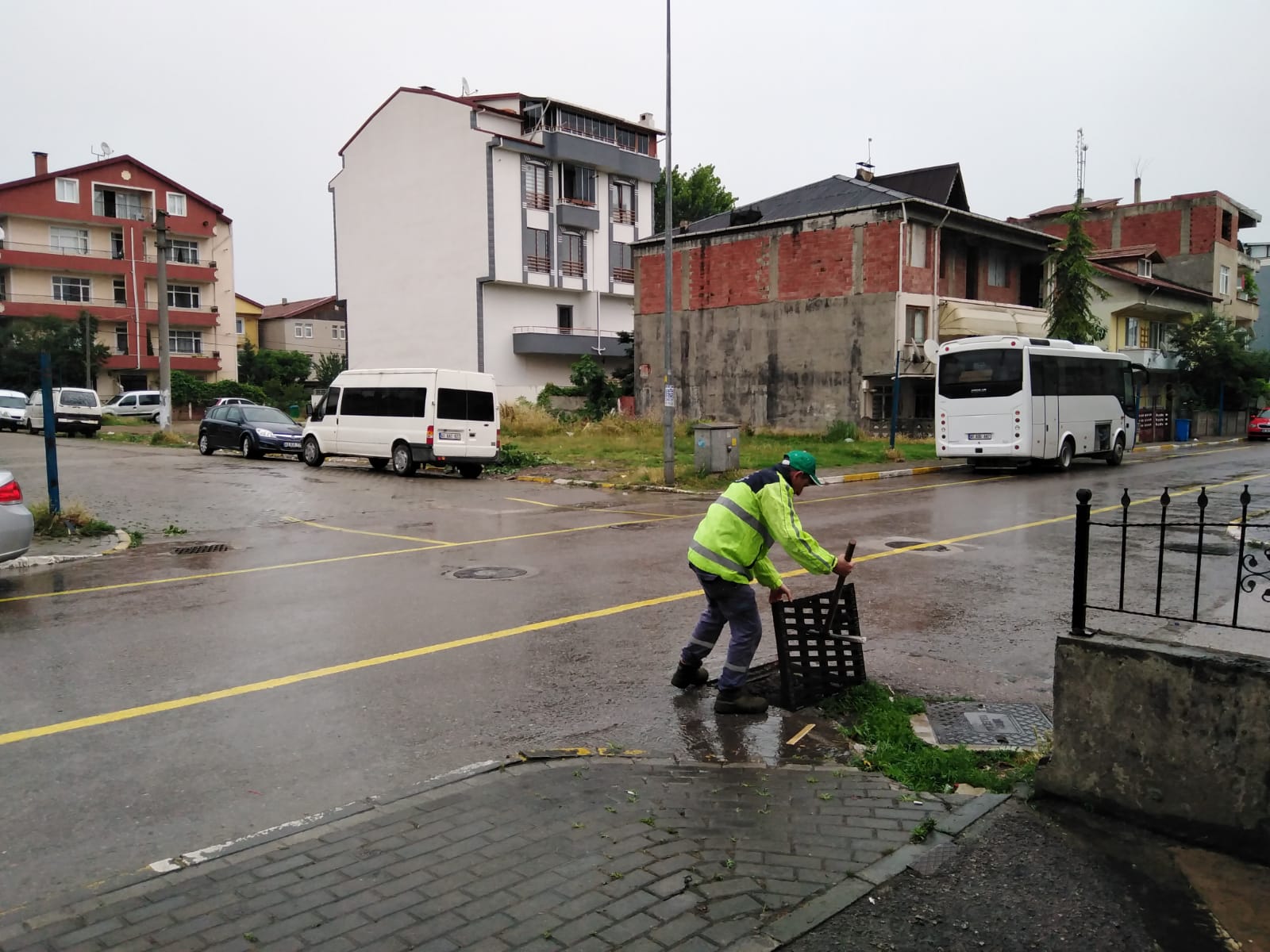 BÜYÜKŞEHİR EKİPLERİ 460 KİŞİYLE SAHADA