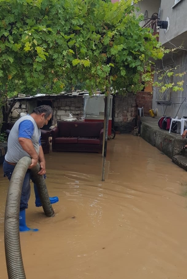 İZMİT’TE 2 SAATTE METREKAREYE  62 KG YAĞIŞ DÜŞTÜ