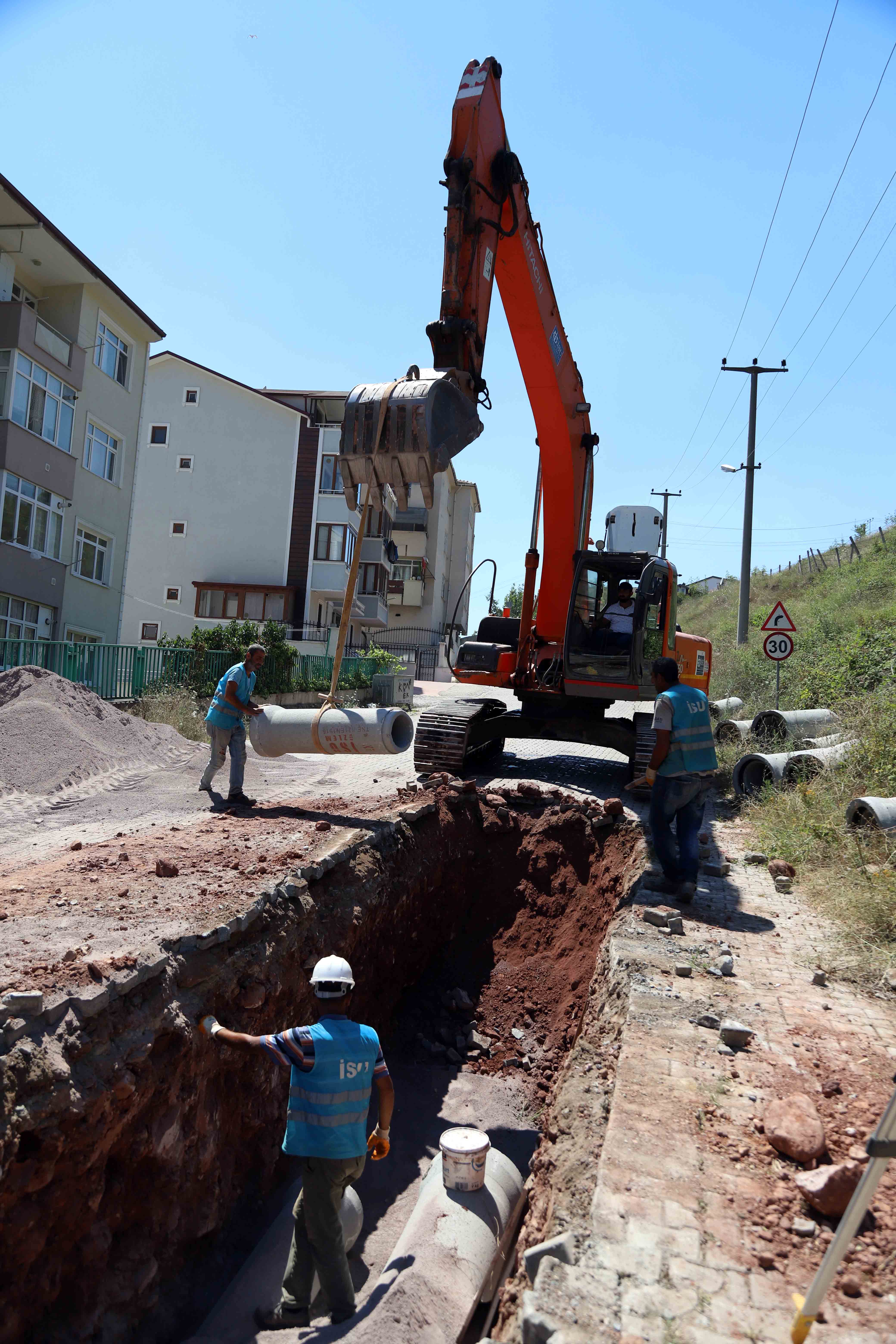 İZMİT YENİMAHALLE’DE ALTYAPI HATLARI YENİLENİYOR