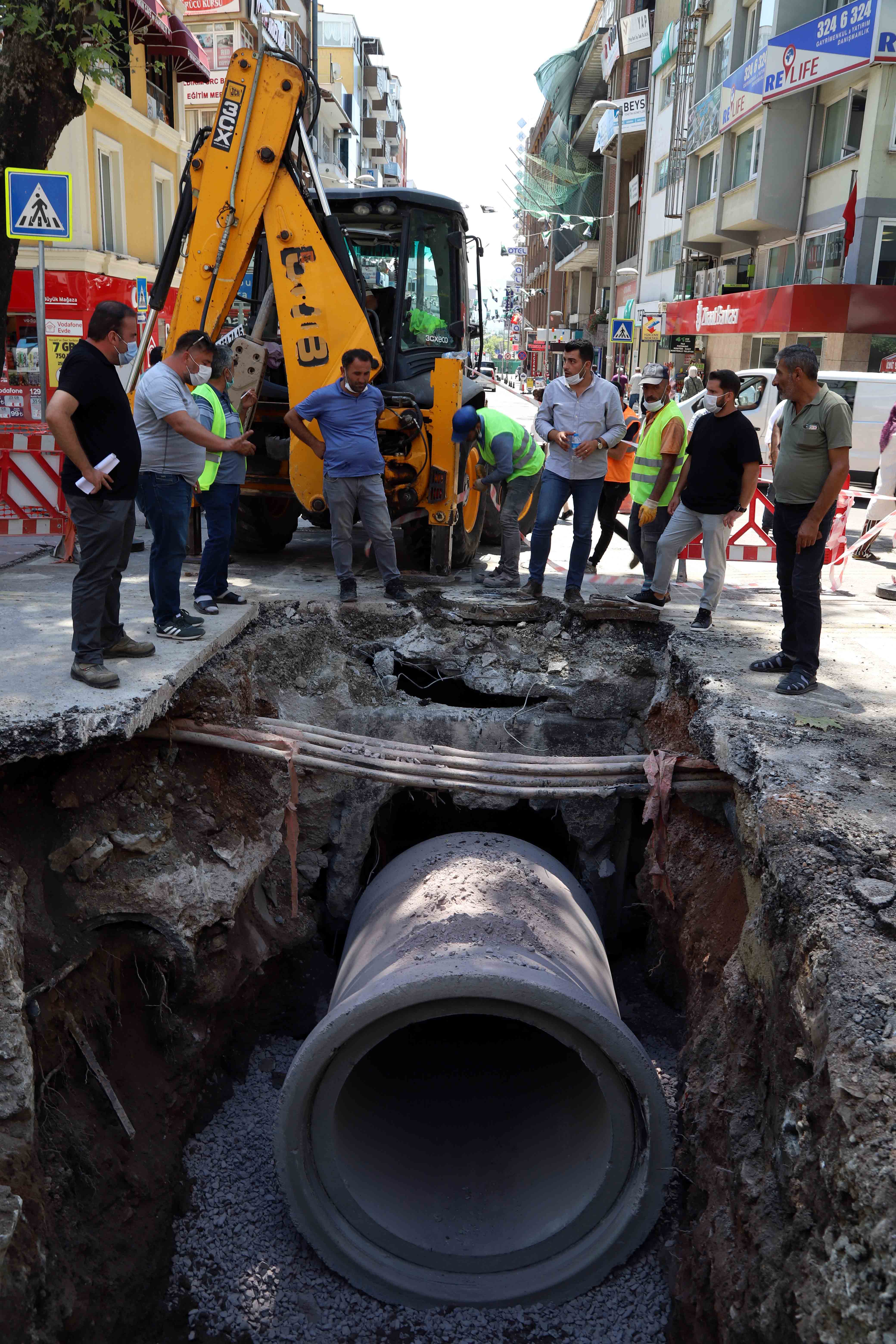     BAŞKAN BÜYÜKAKIN ; ”HEDEFİMİZ MODERN VE SAĞLIKLI ALTYAPI İLE SIFIR PROBLEM”