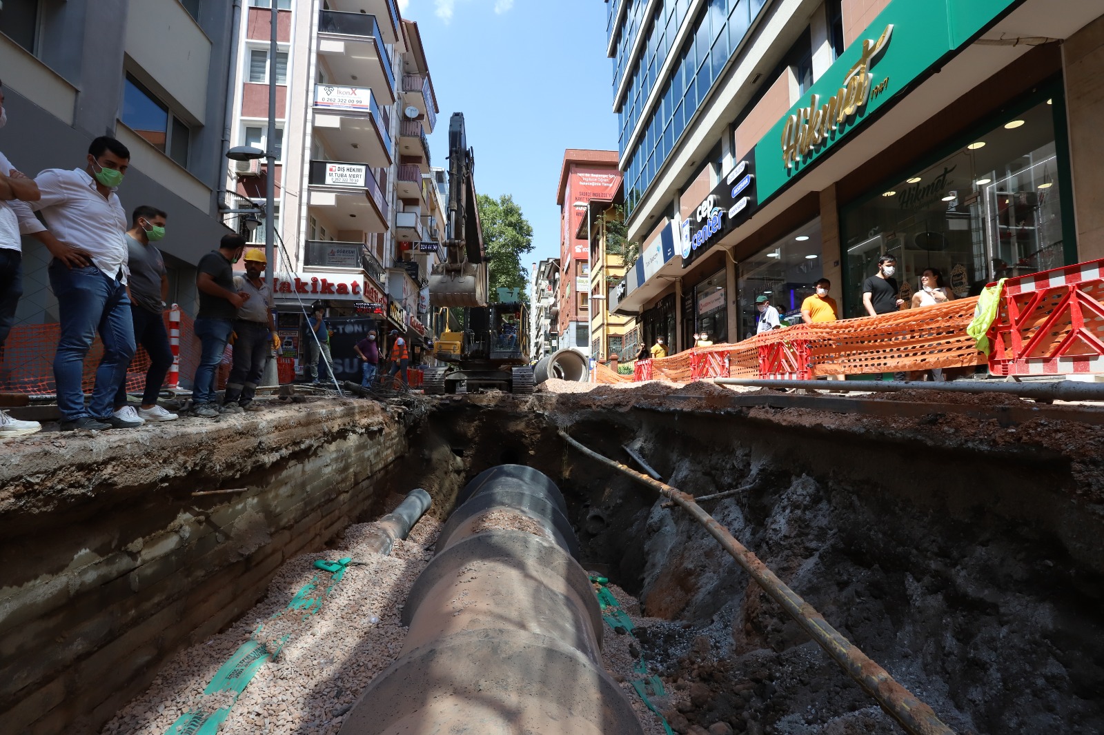 İZMİT ALEMDAR CADDESİNDE İKİ VARDİYA ÇALIŞMA YAPILIYOR
