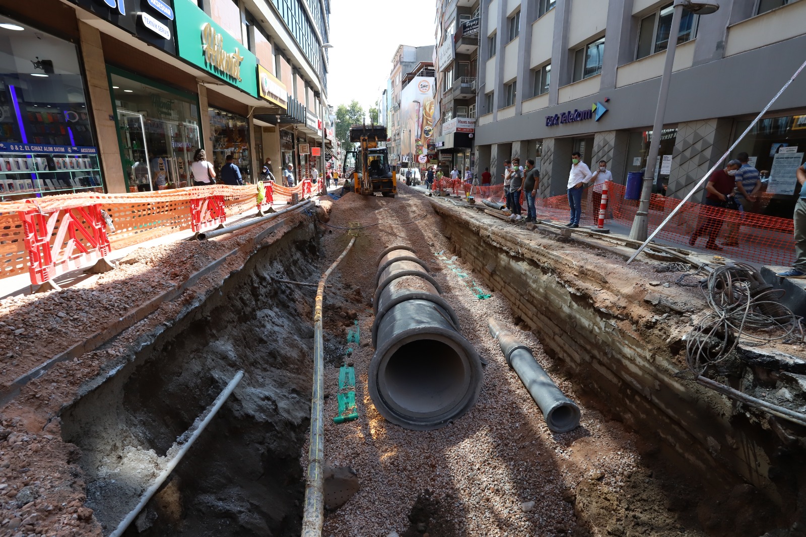 İZMİT ALEMDAR CADDESİNDE İKİ VARDİYA ÇALIŞMA YAPILIYOR