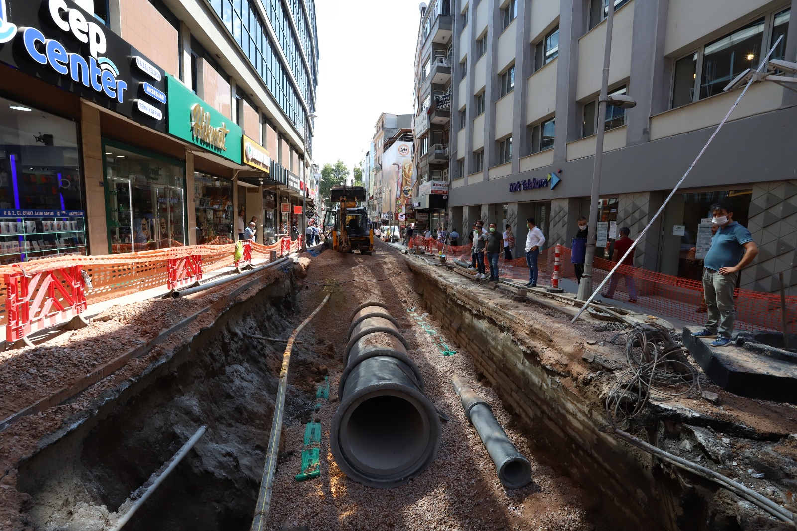 İZMİT ALEMDAR CADDESİNDE İKİ VARDİYA ÇALIŞMA YAPILIYOR