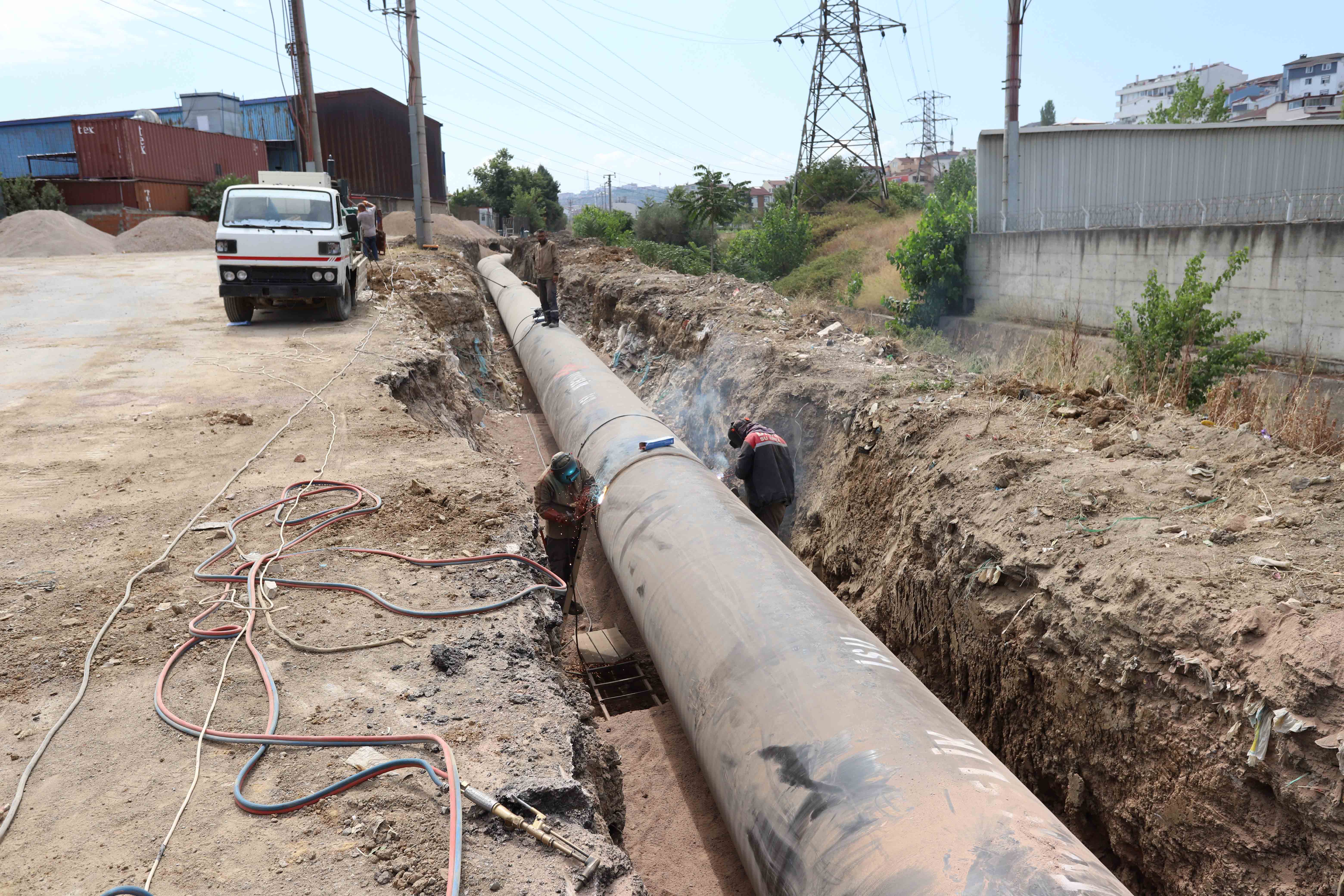 GEBZE VE DARICA’DA KESİNTİSİZ SU İÇİN DEV BORULAR KULLANILIYOR