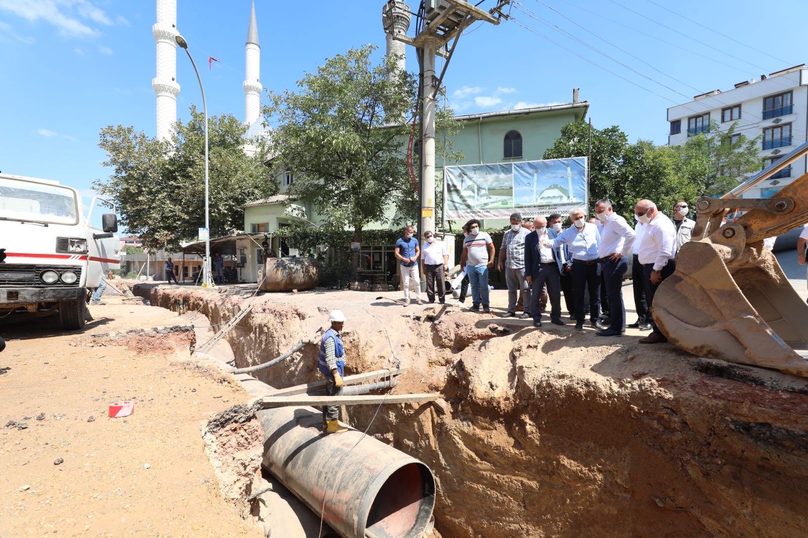 BAŞKAN BÜYÜKAKIN, “SAHADAYIZ, ŞANTİYEDEYİZ, MİLLETİMİZLE BİRLİKTEYİZ”