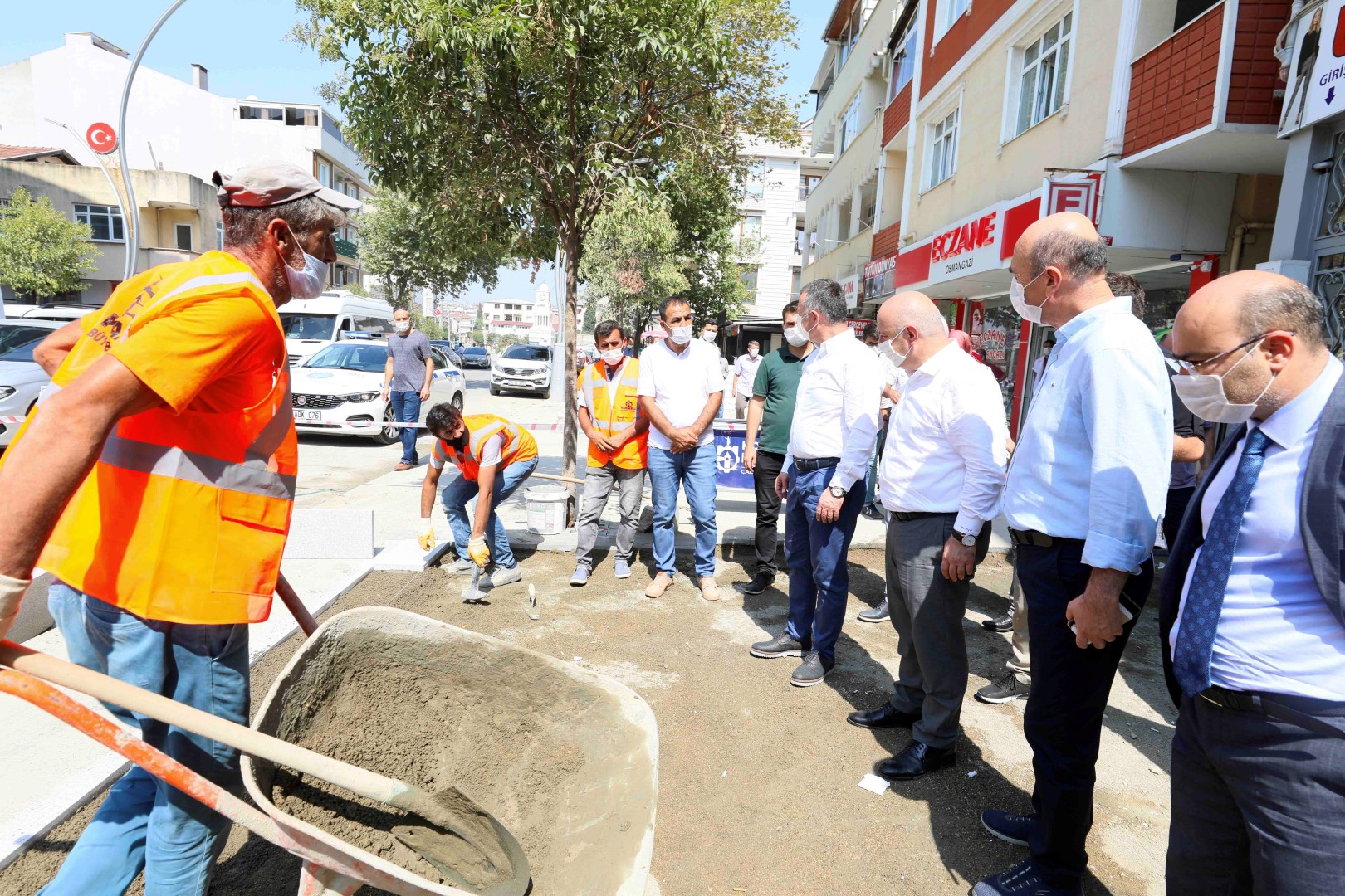 BAŞKAN BÜYÜKAKIN, ‘’AŞIROĞLU CADDESİ’NDE TEMPO  DAHA DA YÜKSELECEK’’