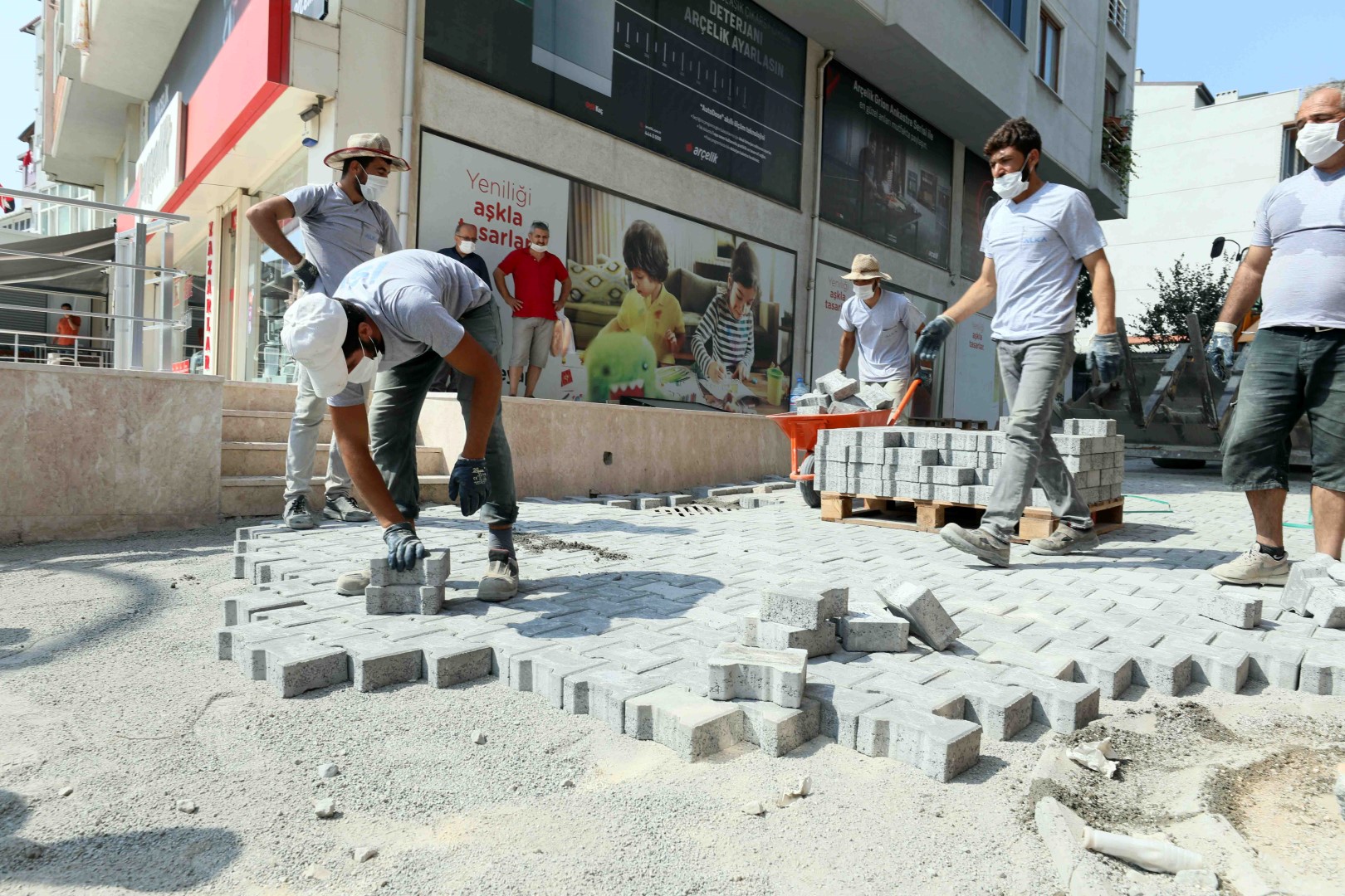 BAŞKAN BÜYÜKAKIN, ‘’AŞIROĞLU CADDESİ’NDE TEMPO  DAHA DA YÜKSELECEK’’