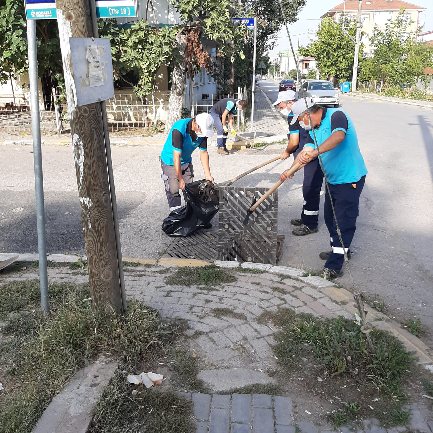 YAĞIŞLARA KARŞI KENT GENELİNDE MENFEZ VE MAZGAL TEMİZLİĞİ