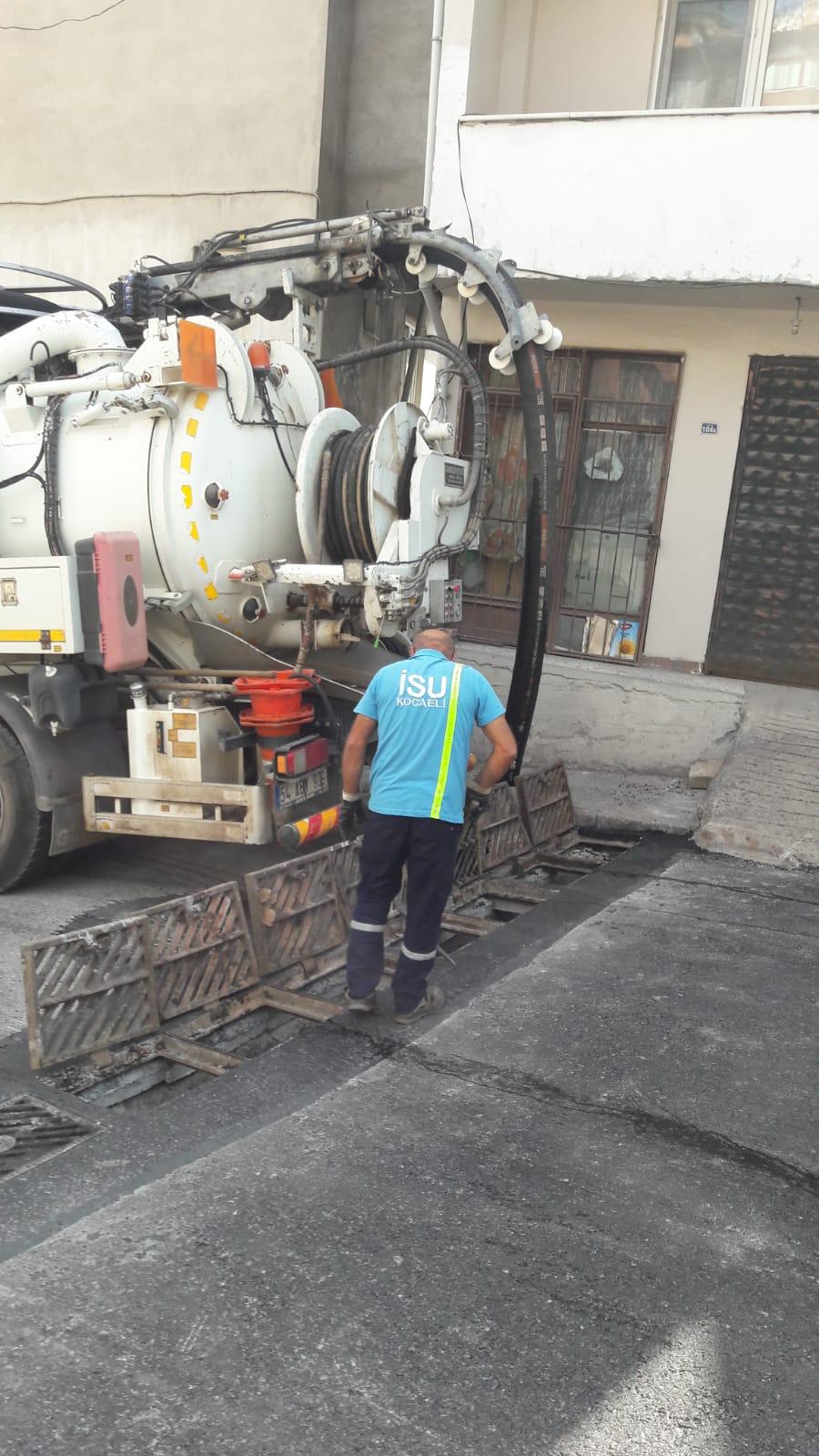 YAĞIŞLARA KARŞI KENT GENELİNDE MENFEZ VE MAZGAL TEMİZLİĞİ