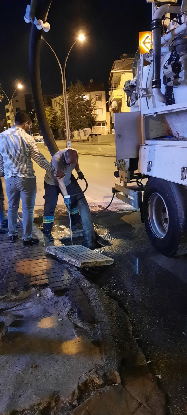 YAĞIŞLARA KARŞI KENT GENELİNDE MENFEZ VE MAZGAL TEMİZLİĞİ