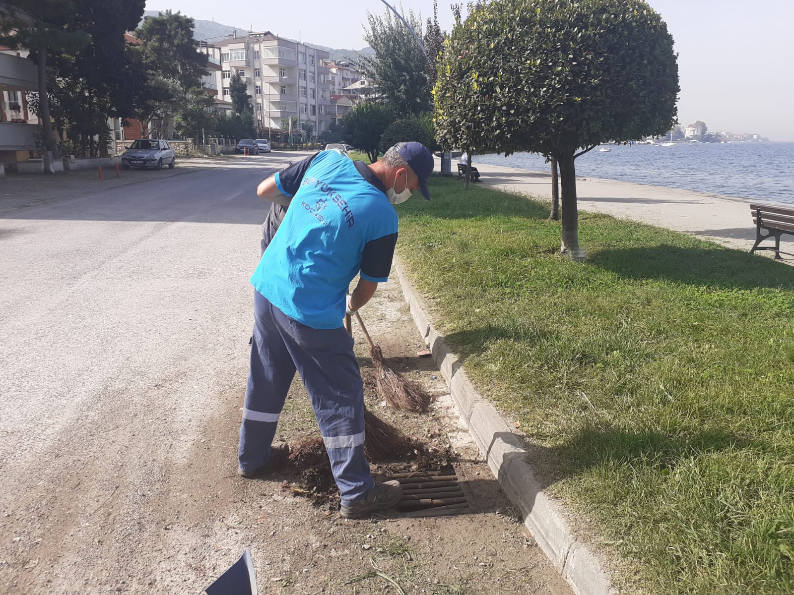 YAĞIŞLARA KARŞI KENT GENELİNDE MENFEZ VE MAZGAL TEMİZLİĞİ
