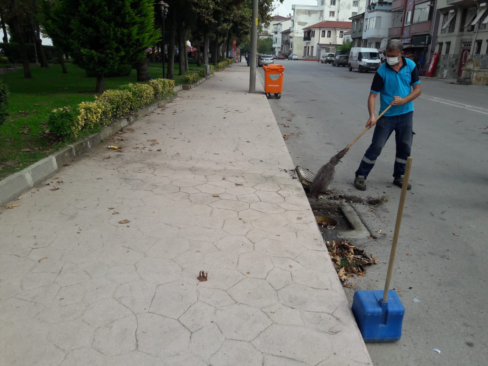 YAĞIŞLARA KARŞI KENT GENELİNDE MENFEZ VE MAZGAL TEMİZLİĞİ