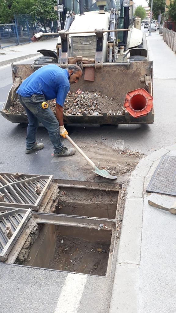 YAĞIŞLARA KARŞI KENT GENELİNDE MENFEZ VE MAZGAL TEMİZLİĞİ