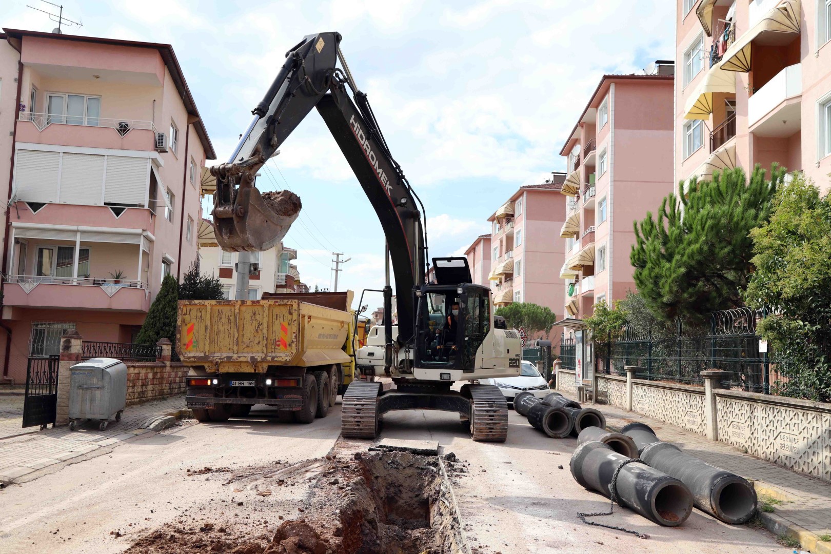 DERİNCE’DEKİ 10 MAHALLENİN ALTYAPISI YENİLENİYOR
