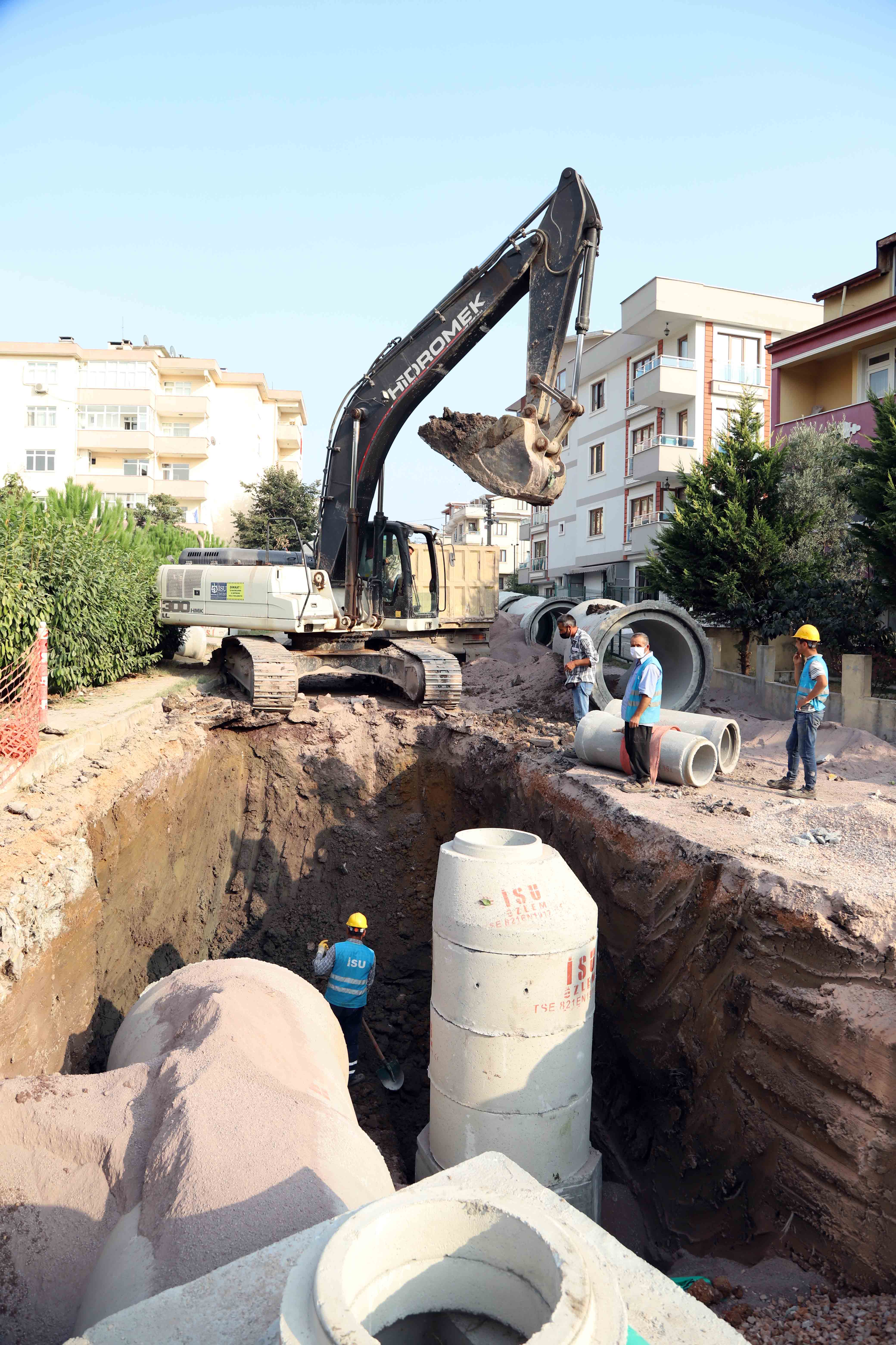 KÖRFEZ İLÇESİNDE ALTYAPI VE ÜSTYAPI  ÇALIŞMALARI SÜRÜYOR