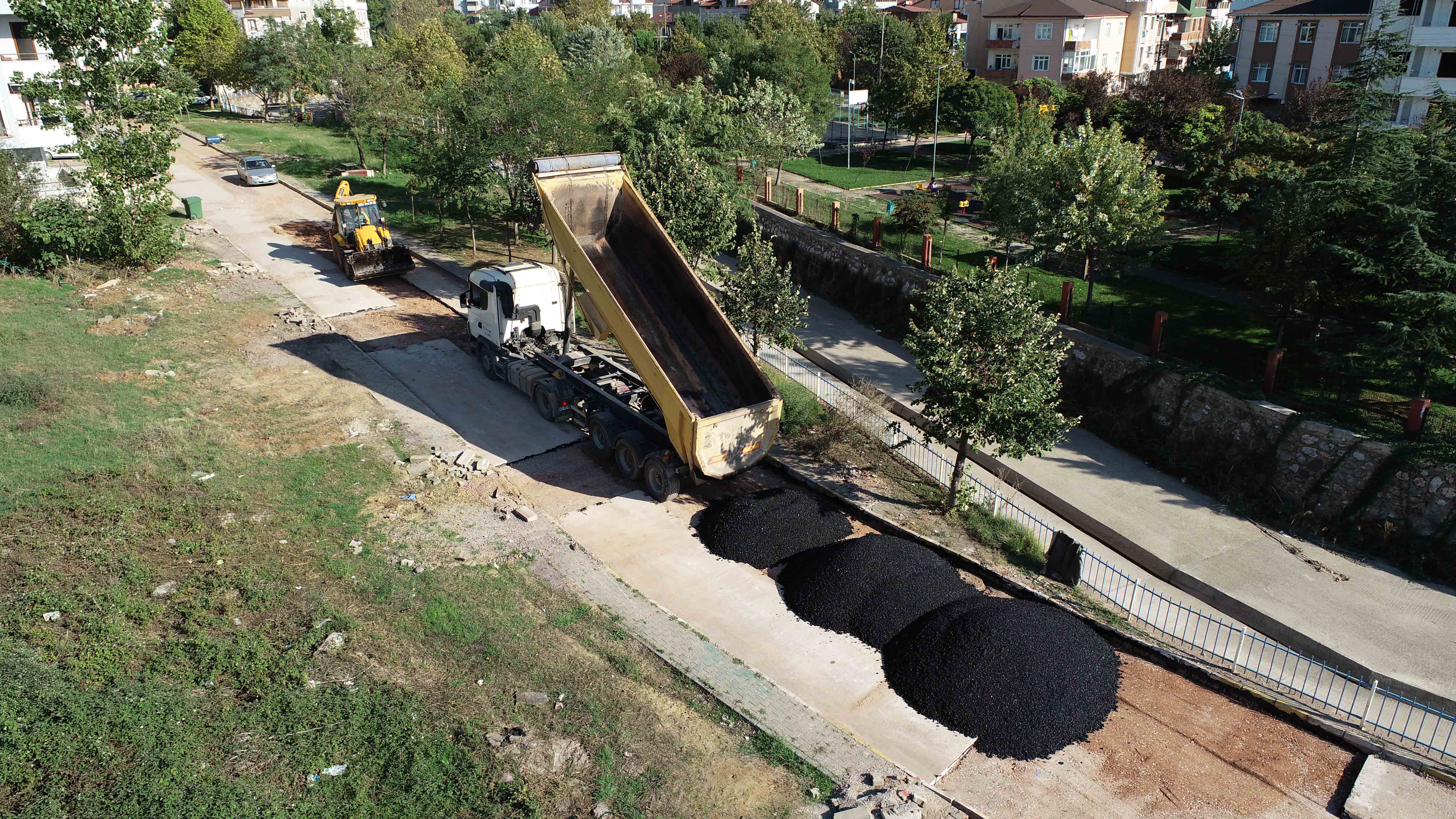 KÖRFEZ İLÇESİNDE ALTYAPI VE ÜSTYAPI  ÇALIŞMALARI SÜRÜYOR