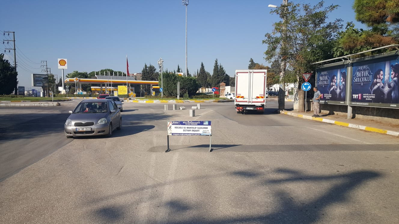 DERİNCE’DE ALTYAPISI BİTEN CADDE VE SOKAKLAR ASFALTLANIYOR