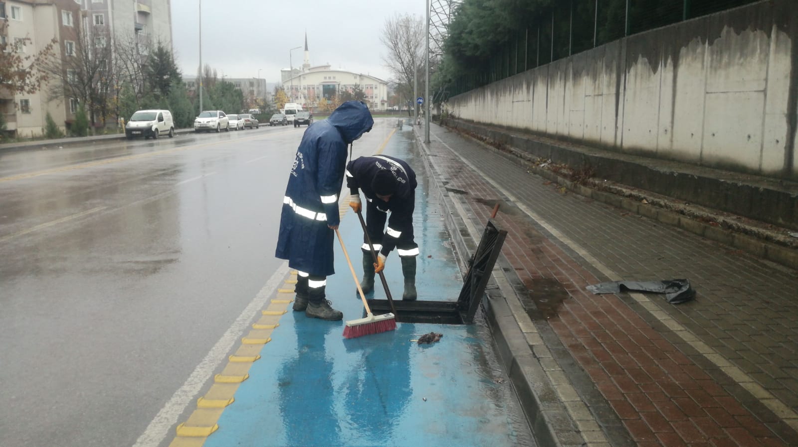 BÜYÜKŞEHİR YAĞMURA KARŞI TÜM EKİPLERİYLE SAHADA