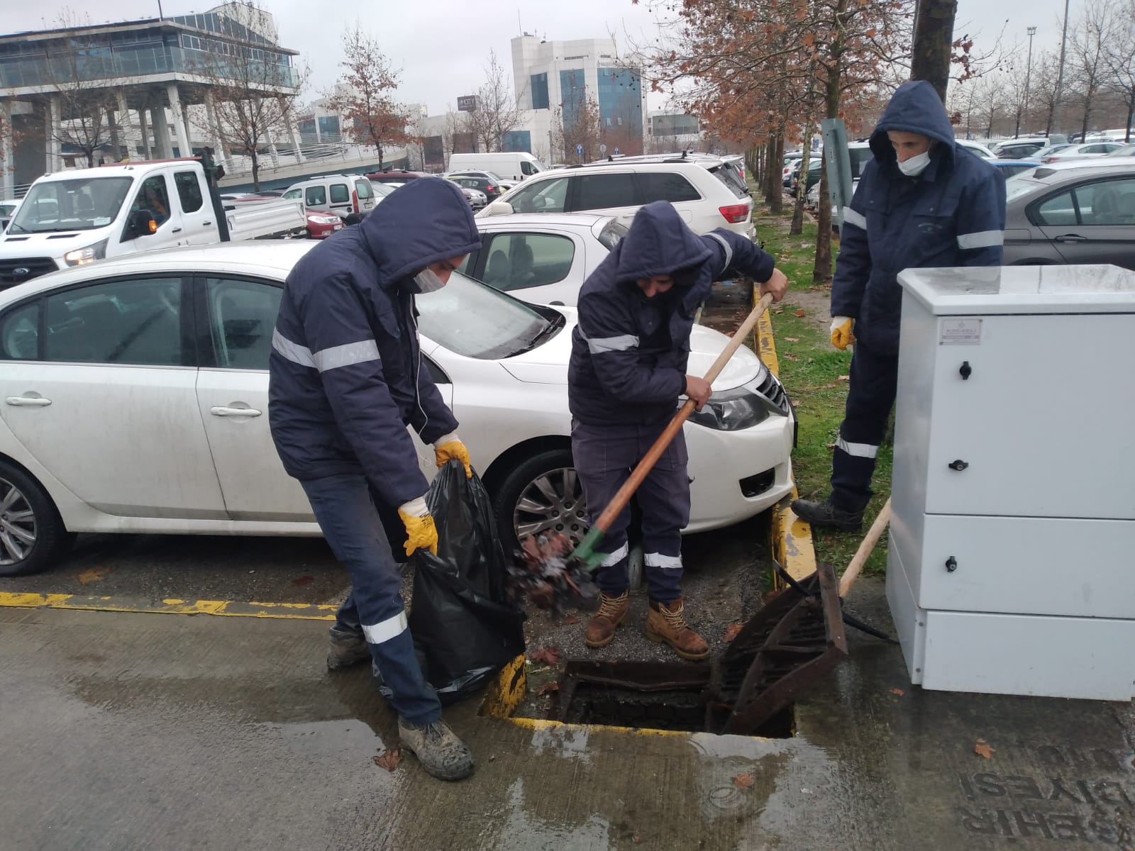 BÜYÜKŞEHİR YAĞMURA KARŞI TÜM EKİPLERİYLE SAHADA