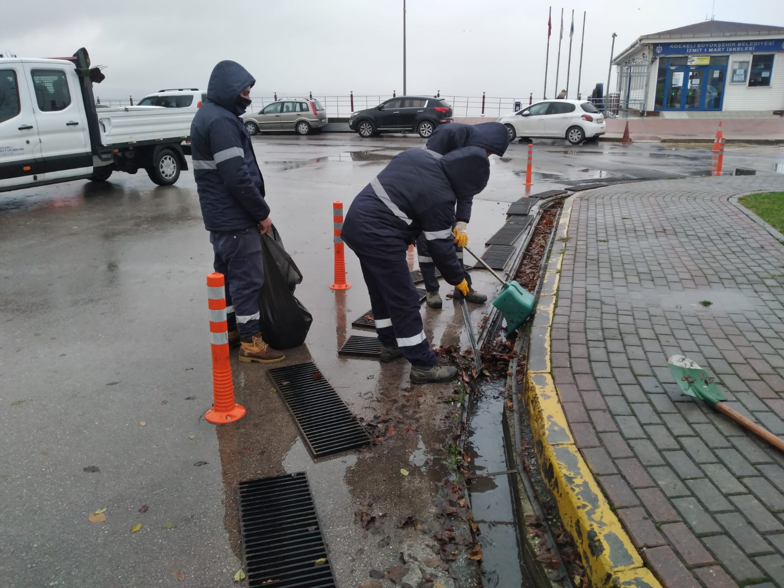 BÜYÜKŞEHİR YAĞMURA KARŞI TÜM EKİPLERİYLE SAHADA
