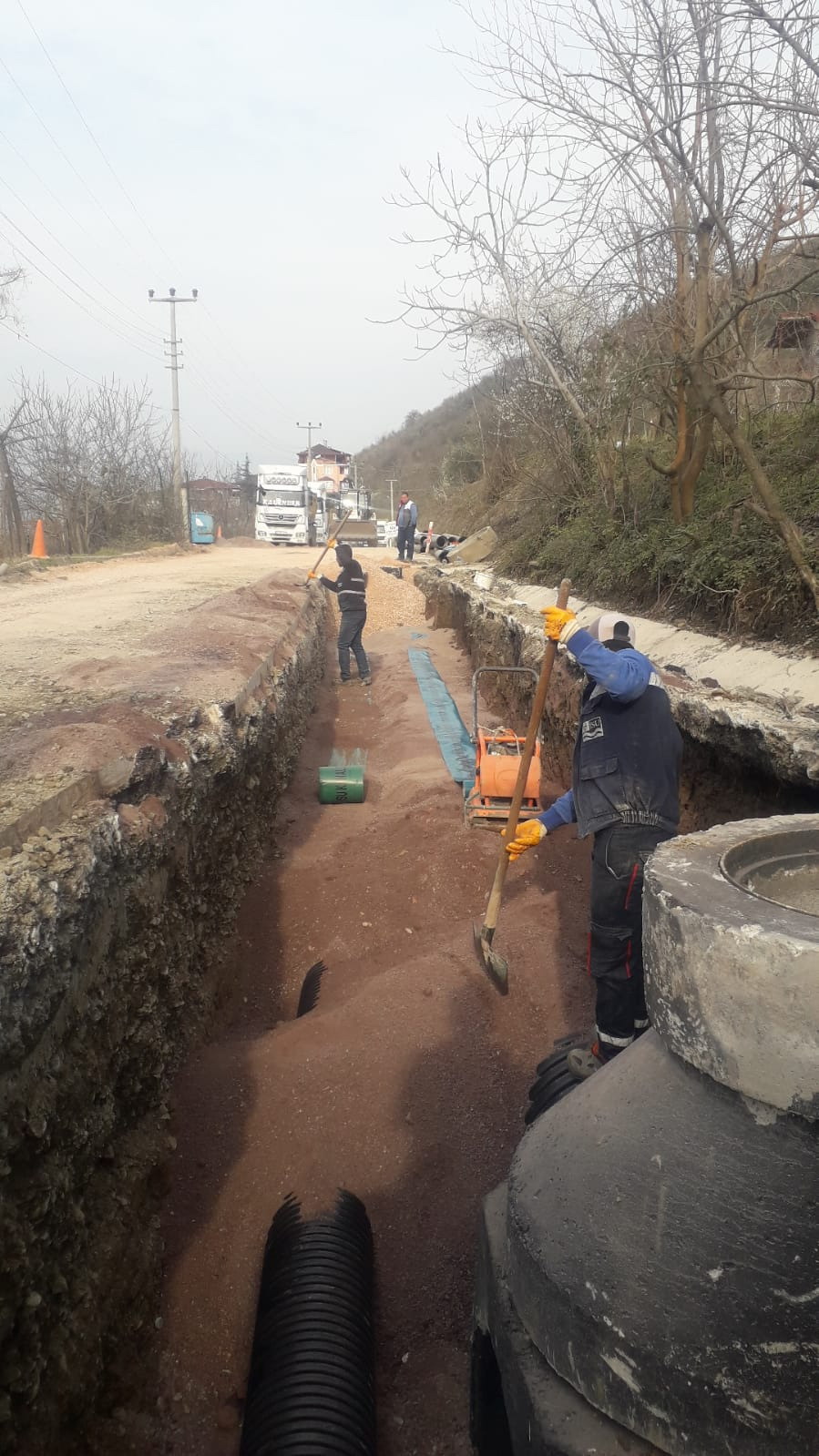 GÖLCÜK İLÇESİNDE ALTYAPI YATIRIMLARINA BAŞLANDI