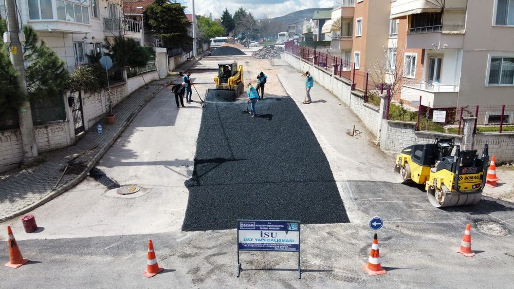 DERİNCE’DE ÜSTYAPI ÇALIŞMALARI SÜRÜYOR