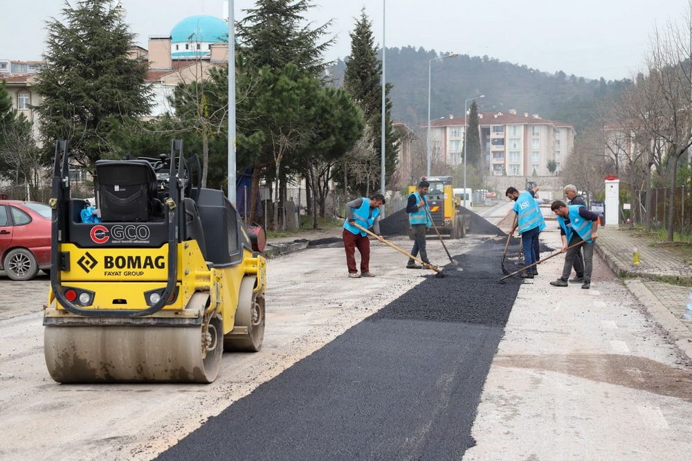 DERİNCE’DE ÜSTYAPI ÇALIŞMALARI SÜRÜYOR