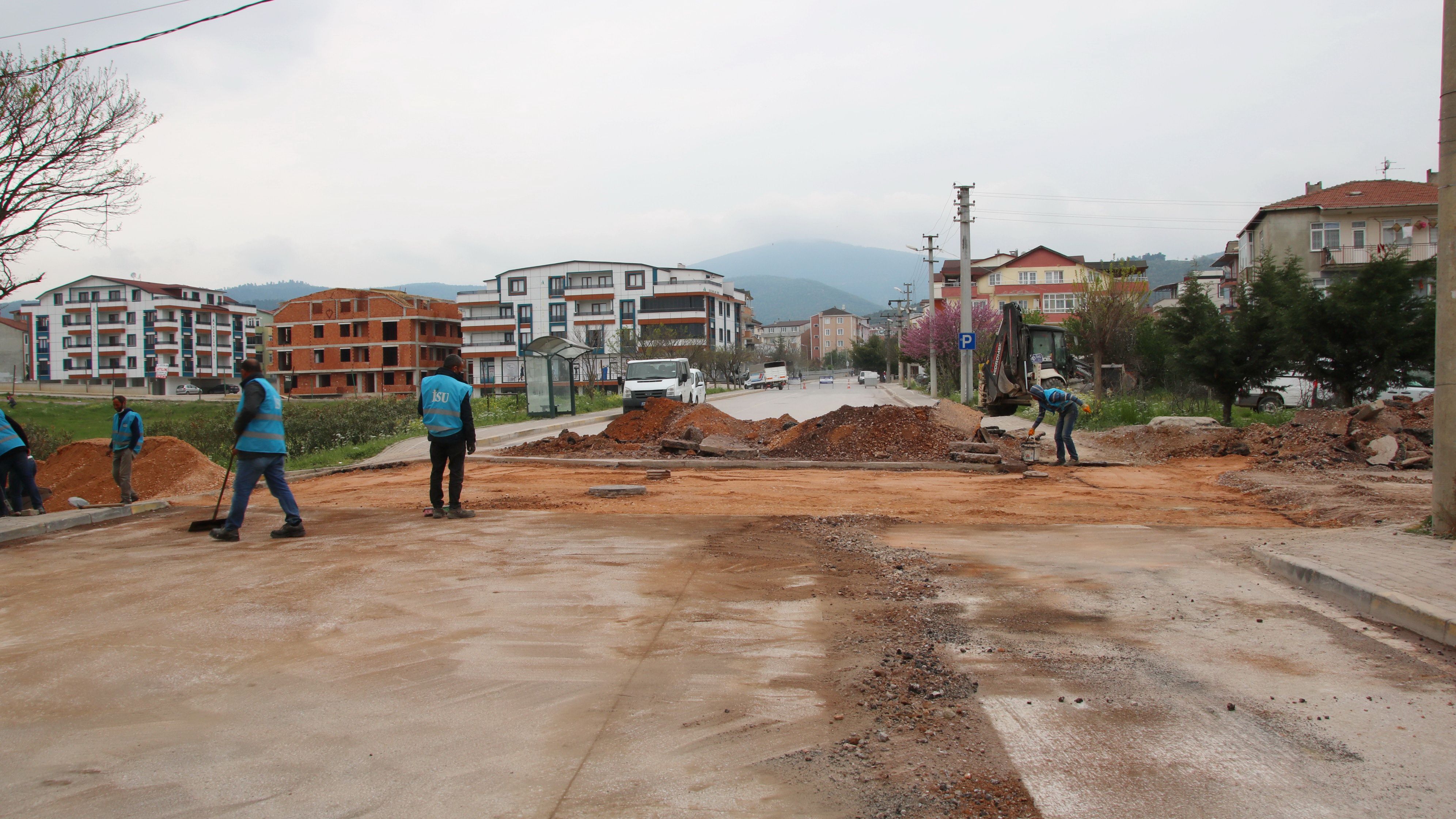 DERİNCE’DE ÜSTYAPI ÇALIŞMALARI SÜRÜYOR